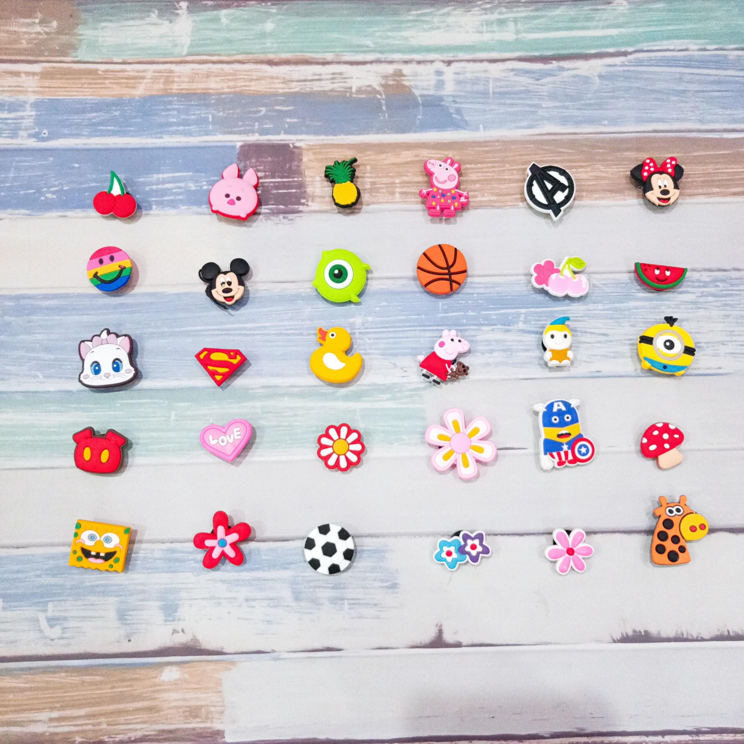 Combo 50 Jibbitz / Stickers 2D gắn dép Crocs