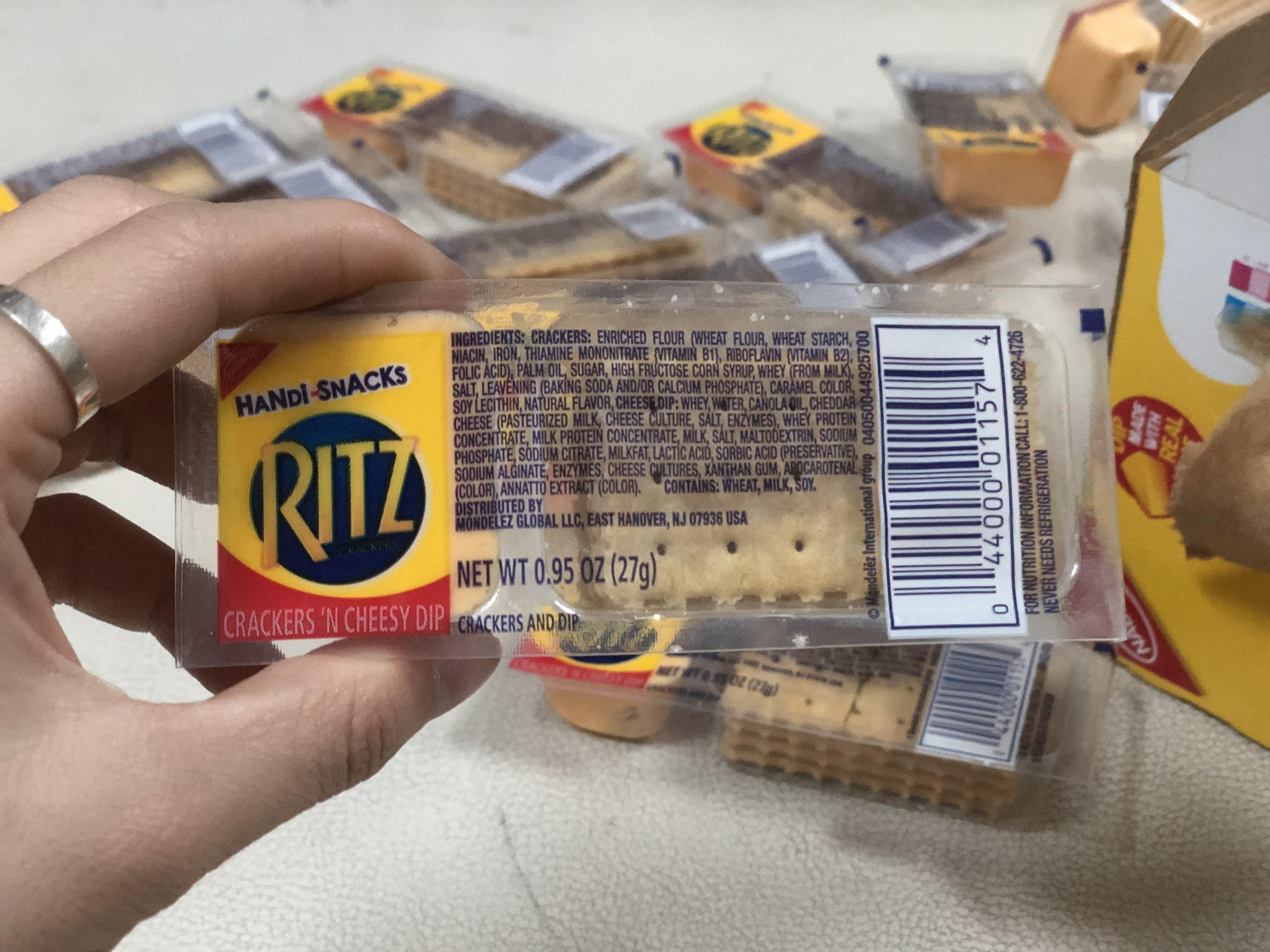 Bánh Ritz chấm phô mai