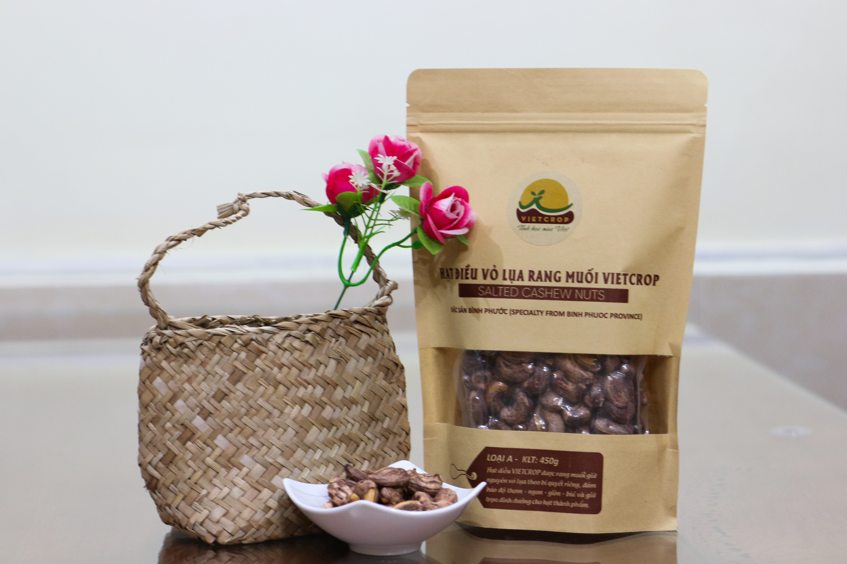 Hạt điều vỏ lụa rang muối VIETCROP - túi kraft zip 450g
