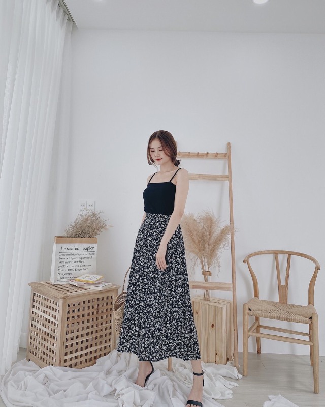 SET ÁO DÂY ĐEN MIX CHÂN VÁY HOA LỤA