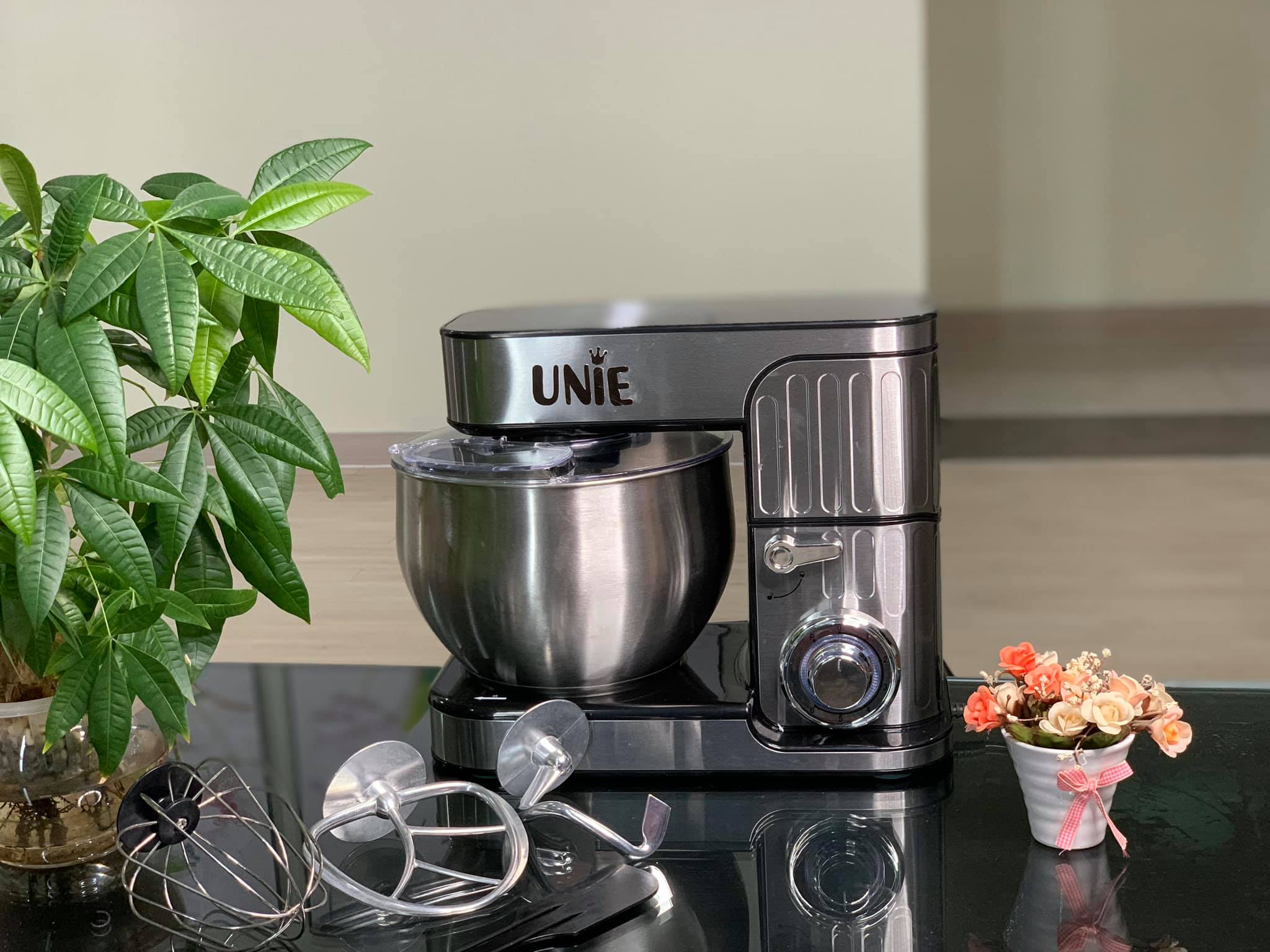 Máy nhồi bột UNIE M5 model mới kiêm đánh trứng