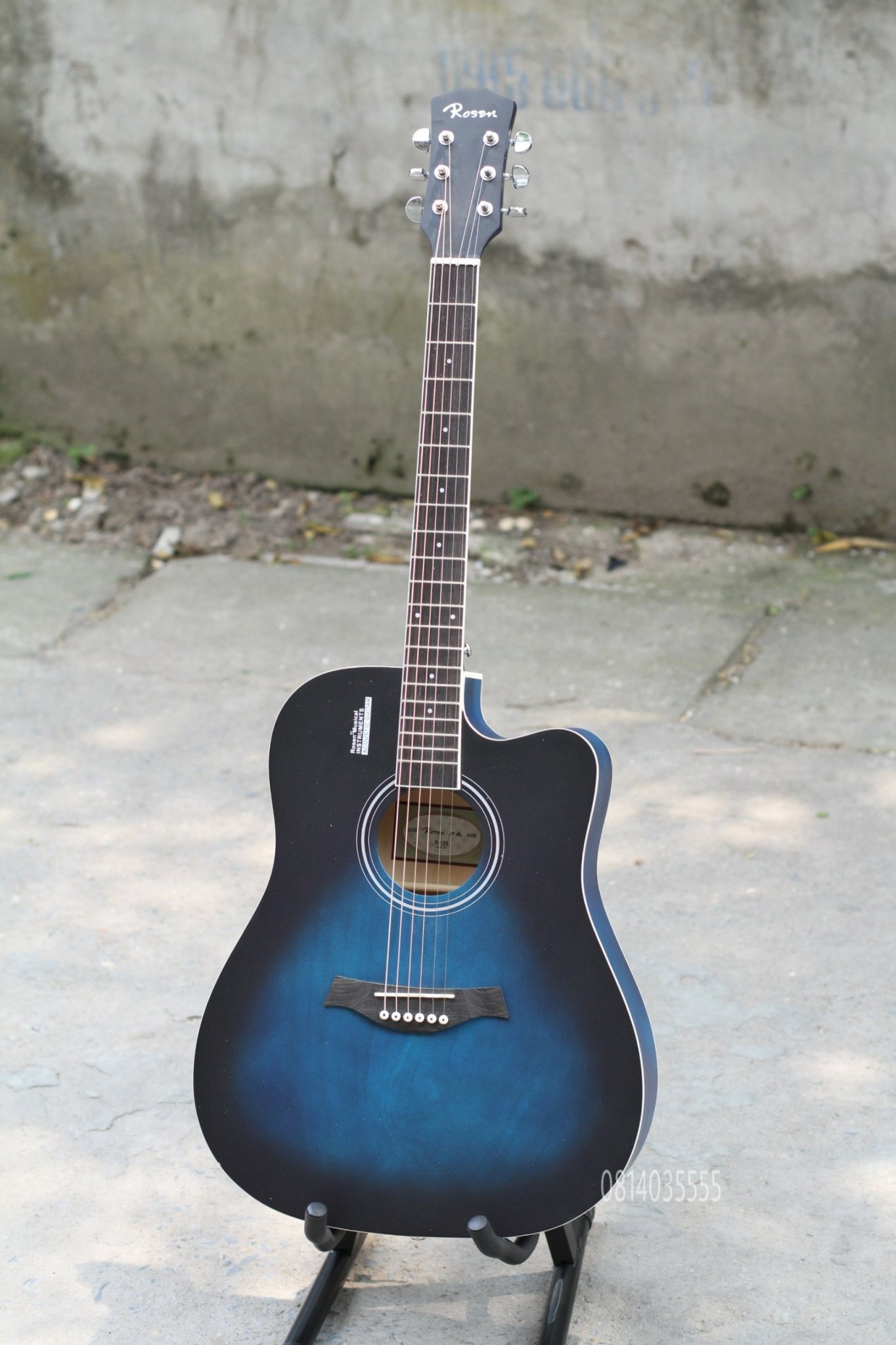 Guitar Rosen R135