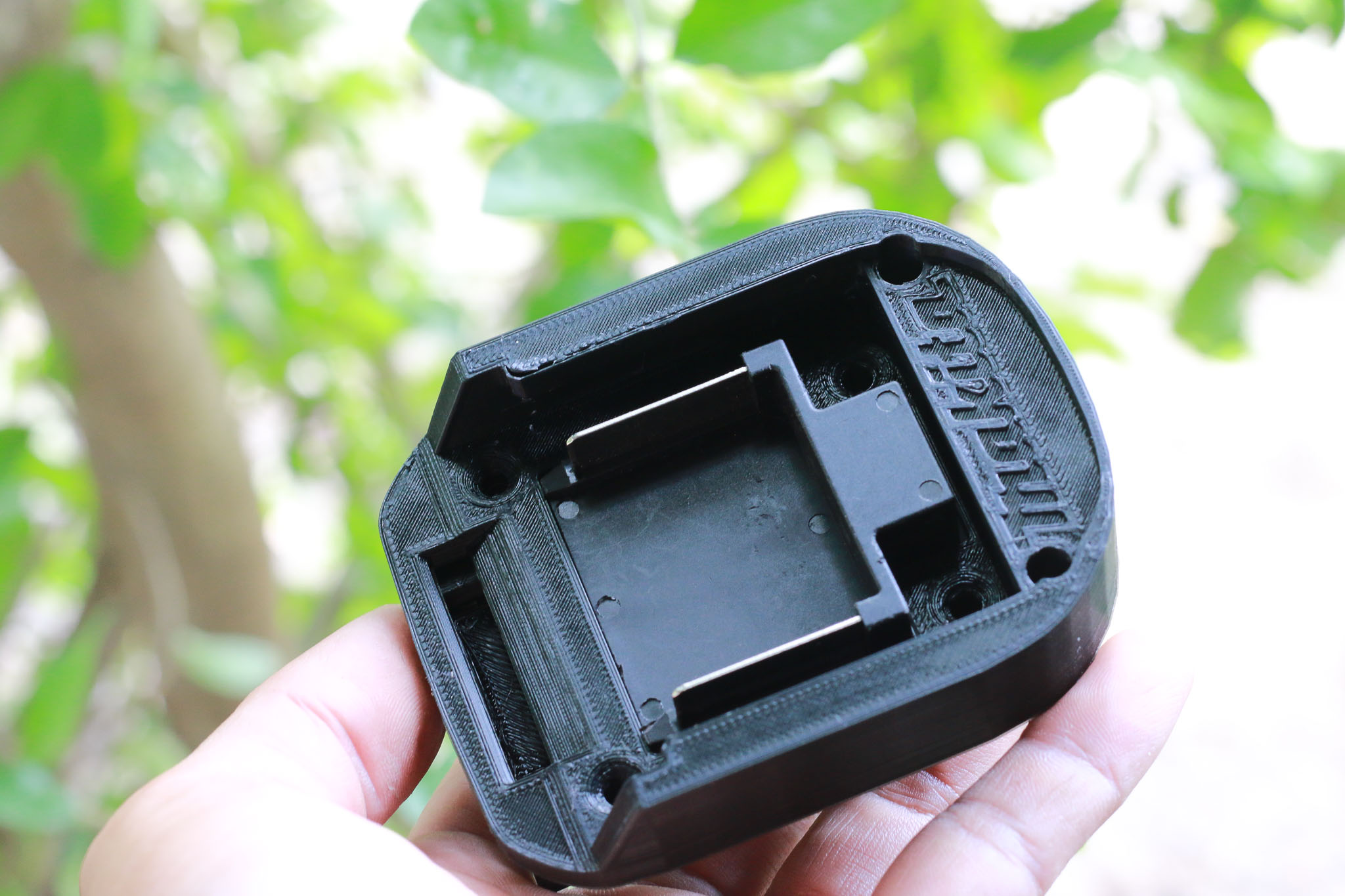 Ngàm chuyển pin Makita 18v cho máy Total E20
