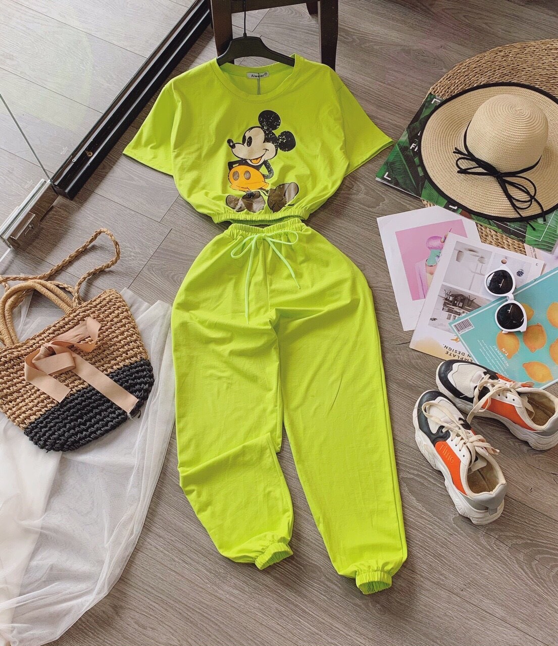 SÉT BỘ THỂ THAO CROPTOP IN CHUỘT DỄ THƯƠNG