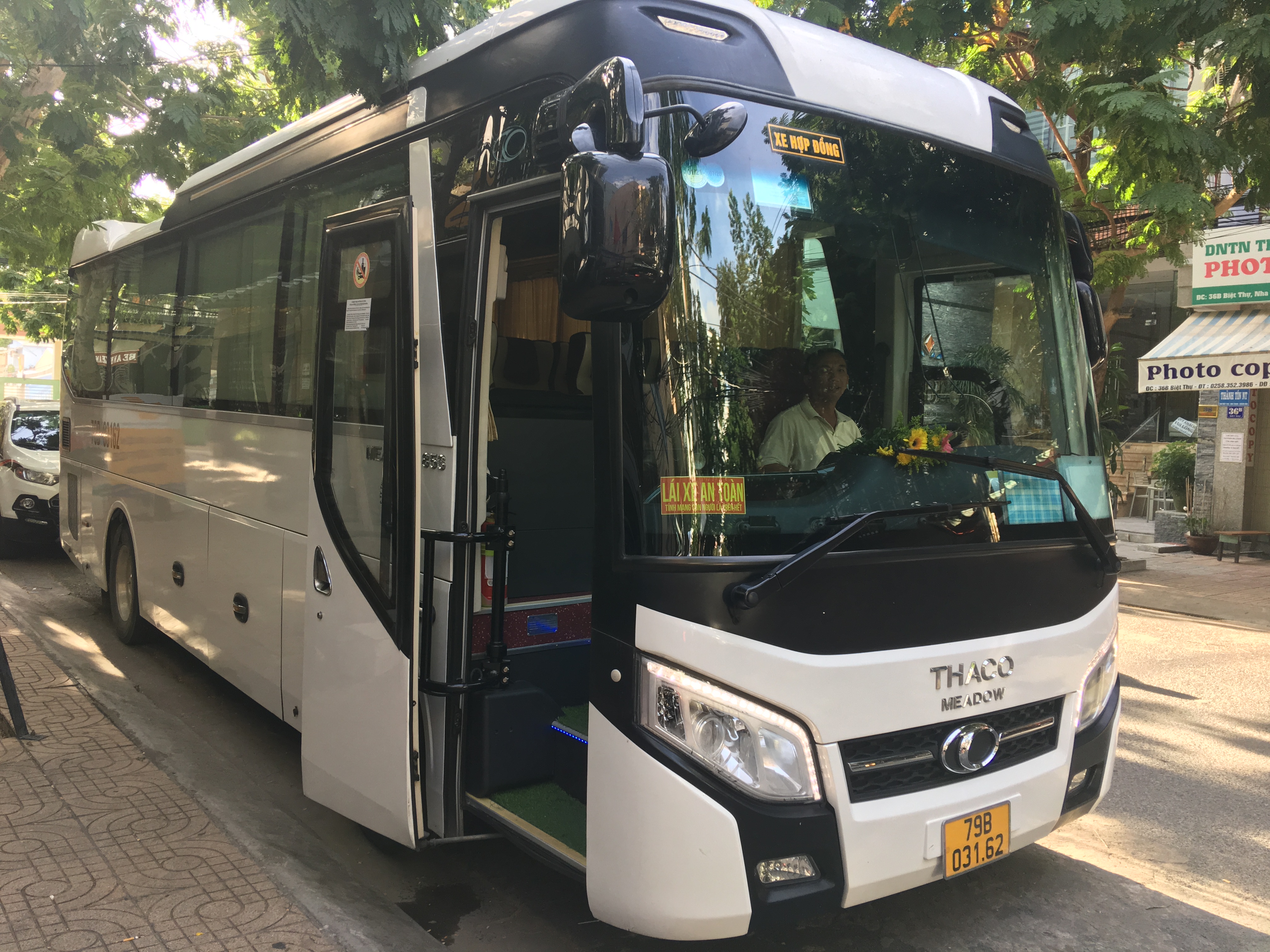 Xe riêng đón sân bay Cam Ranh