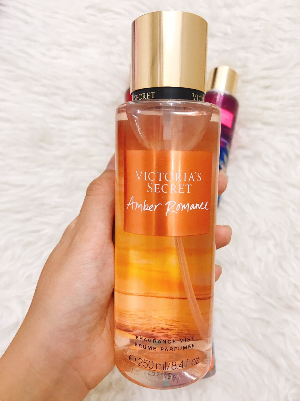 Xịt toàn thân Victorias Secret Amber Romance Fragrance Mist 250ml