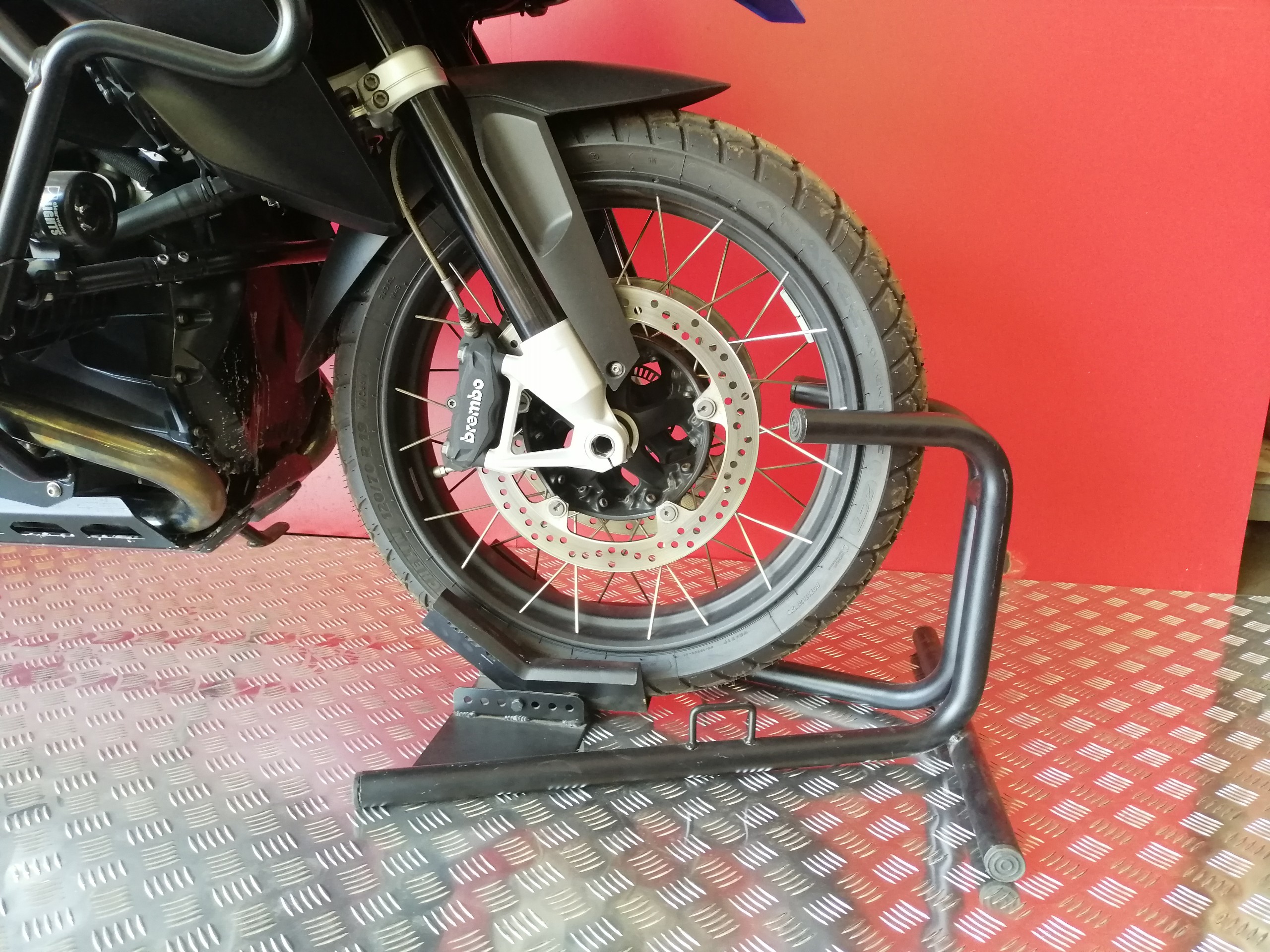 DỤNG CỤ KẸP BÁNH XE MOTO