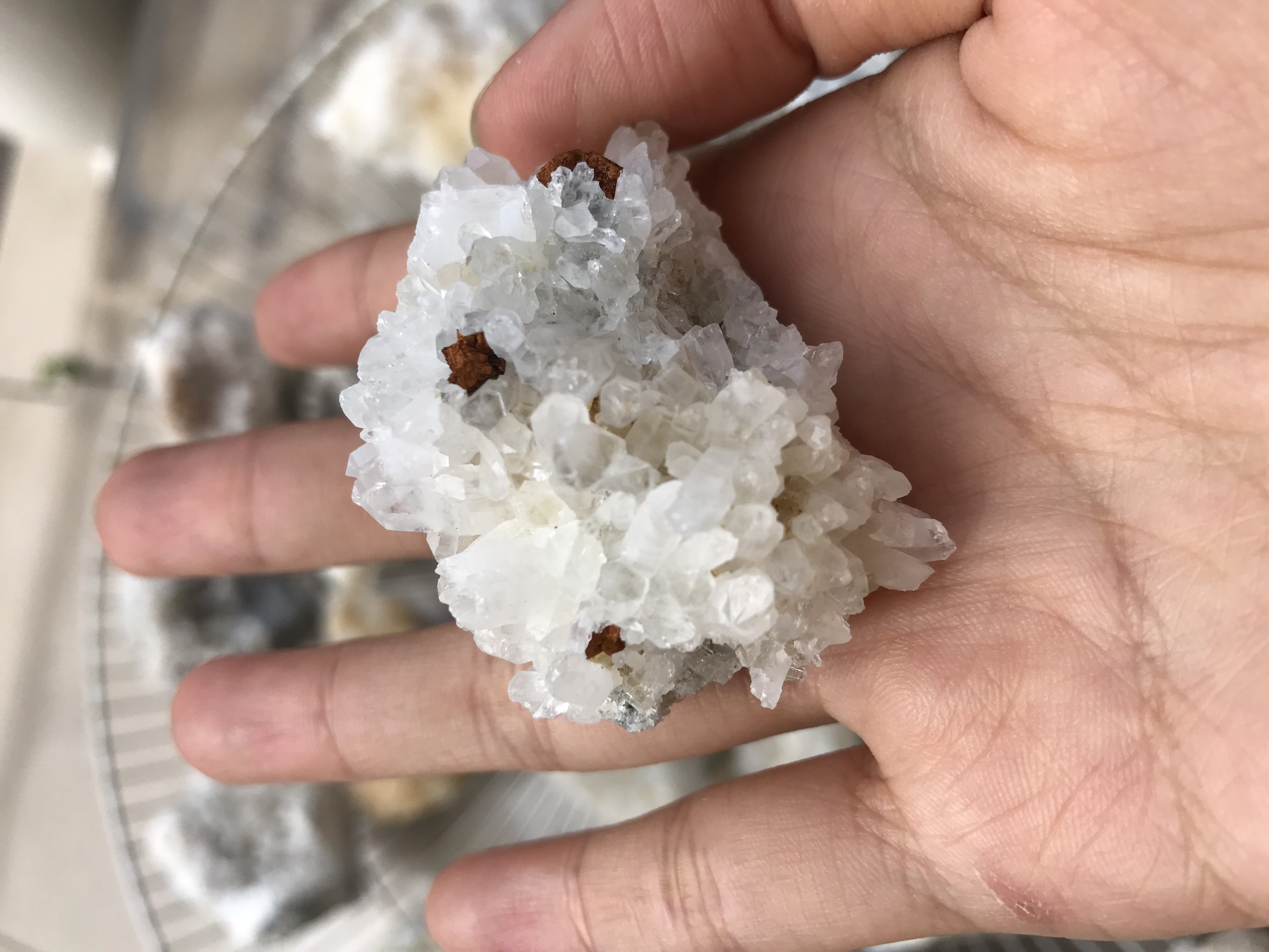 Đá phong thủy thả bể thủy sinh thạch anh