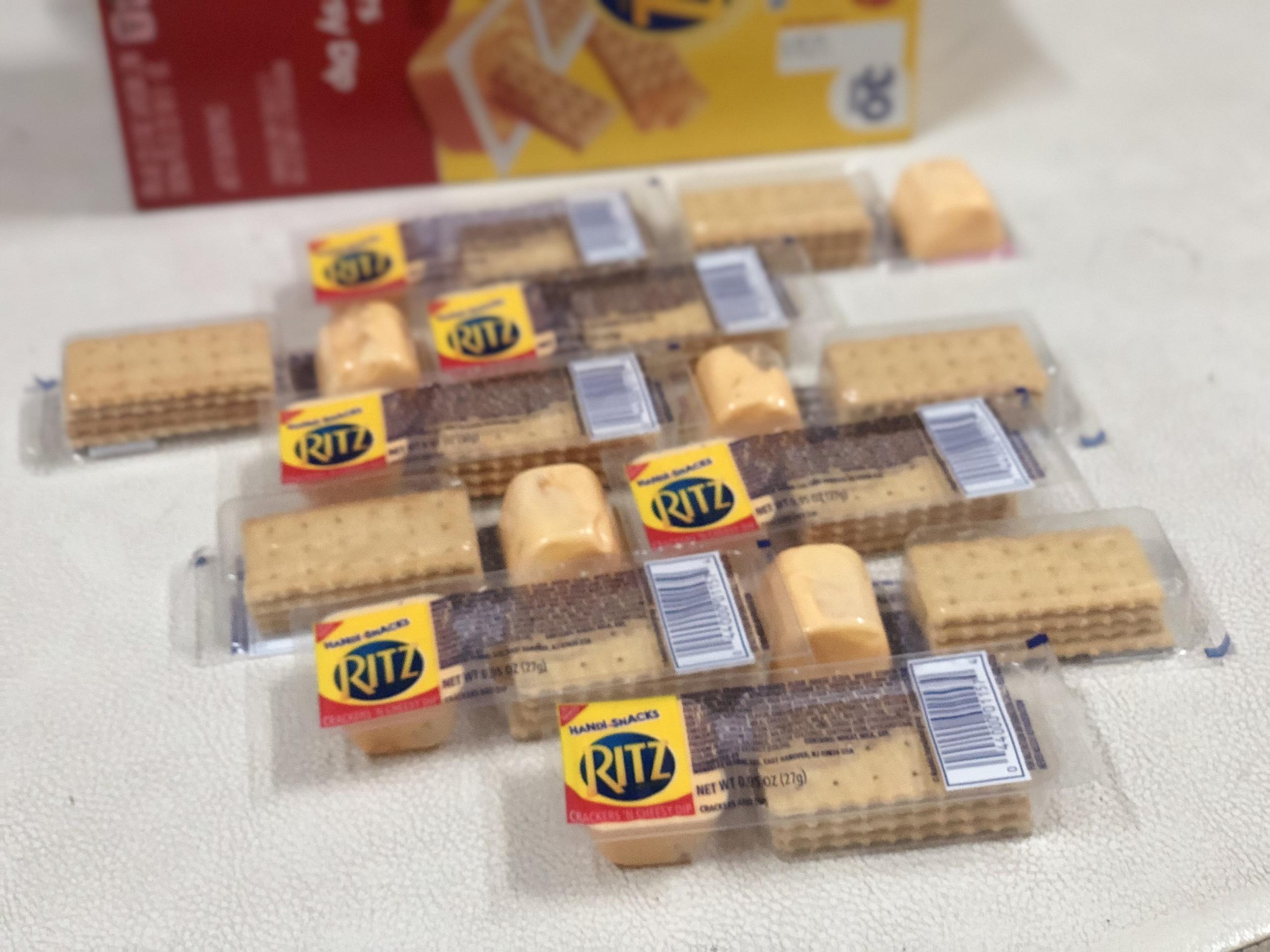 Bánh Ritz chấm phô mai