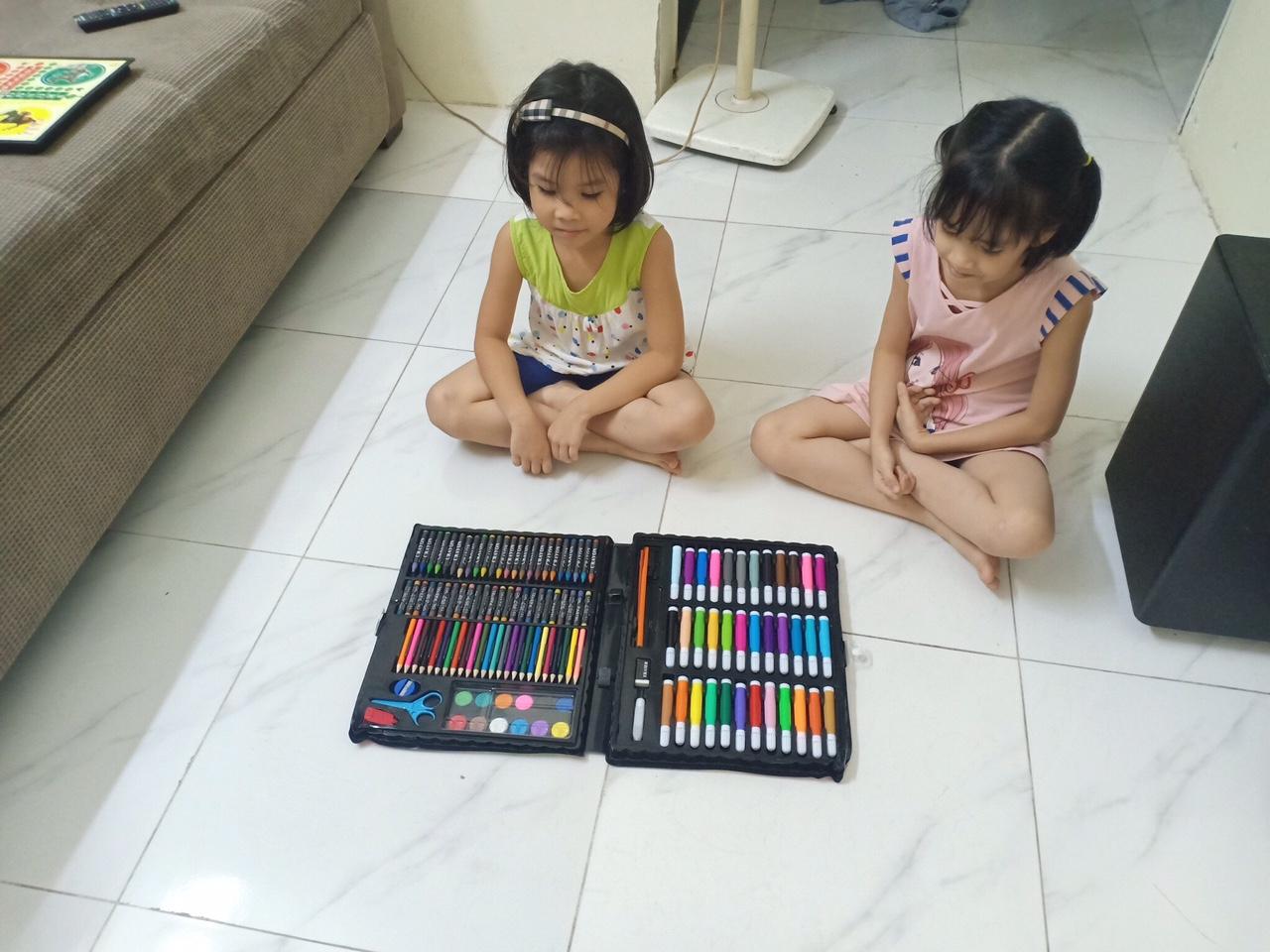 Hộp bút màu 150 chi tiết cho bé