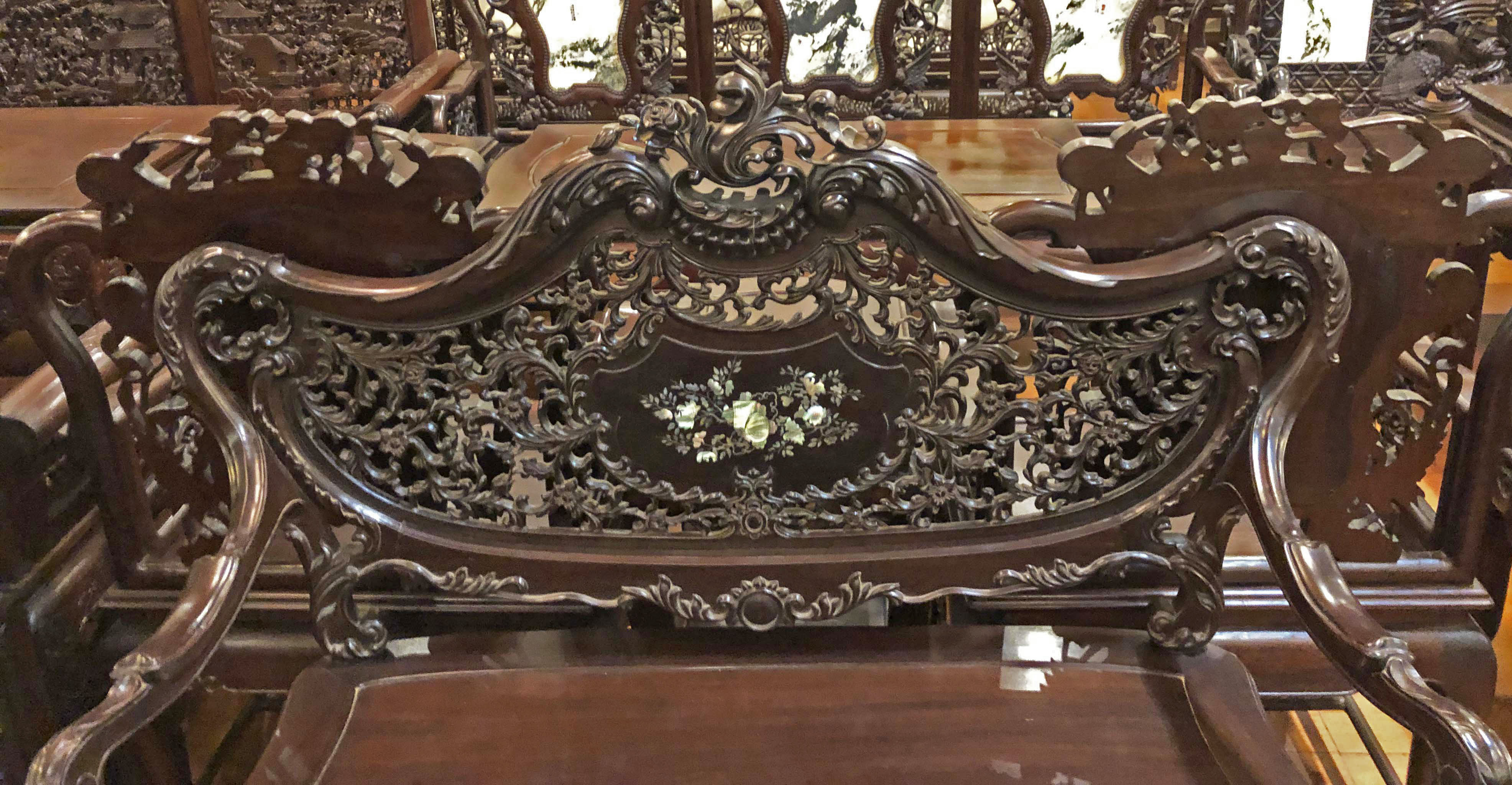 Louis thủng gỗ gụ khảm ốc