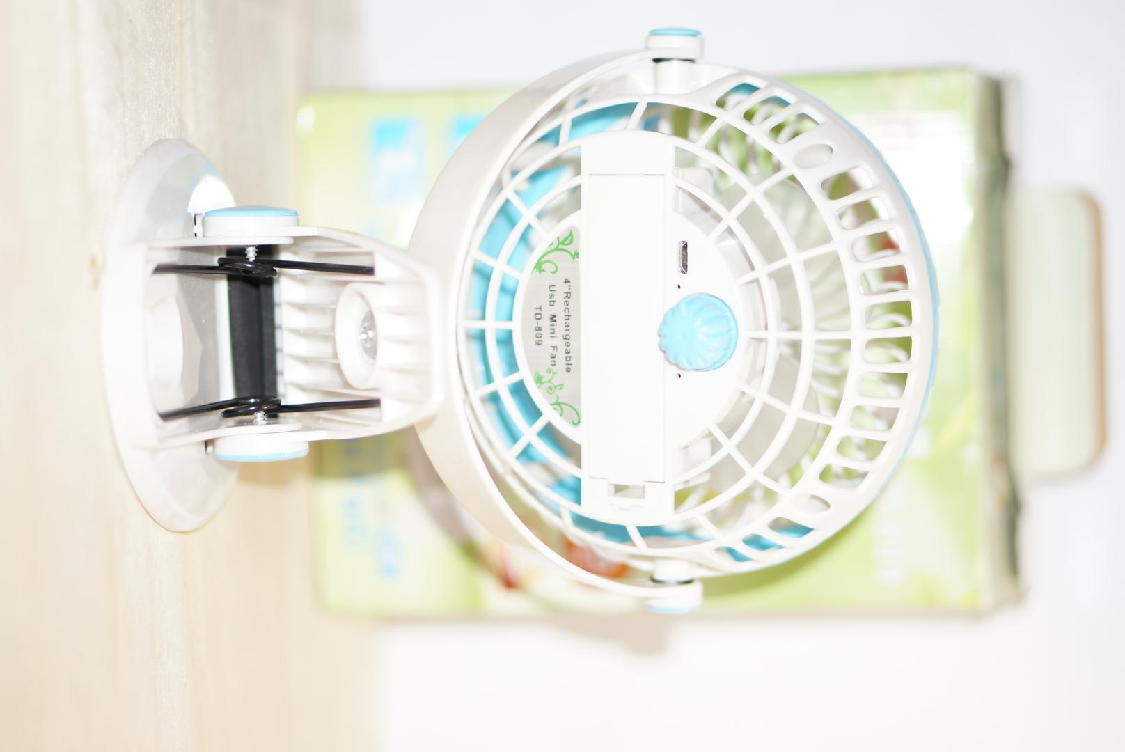 Quạt sạc mini kẹp bàn