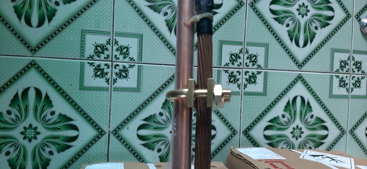 [HCM]Ốc chữ U xiết cáp và cọc tiếp địa