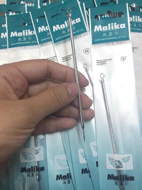 Que nặn mụn đầu đen Malika