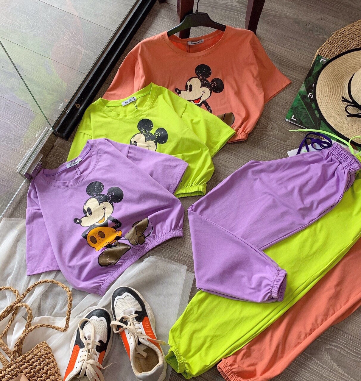 SÉT BỘ THỂ THAO CROPTOP IN CHUỘT DỄ THƯƠNG