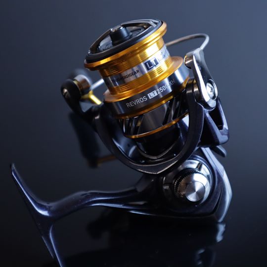 MÁY ĐỨNG CÂU LURE DAIWA REVROS LT