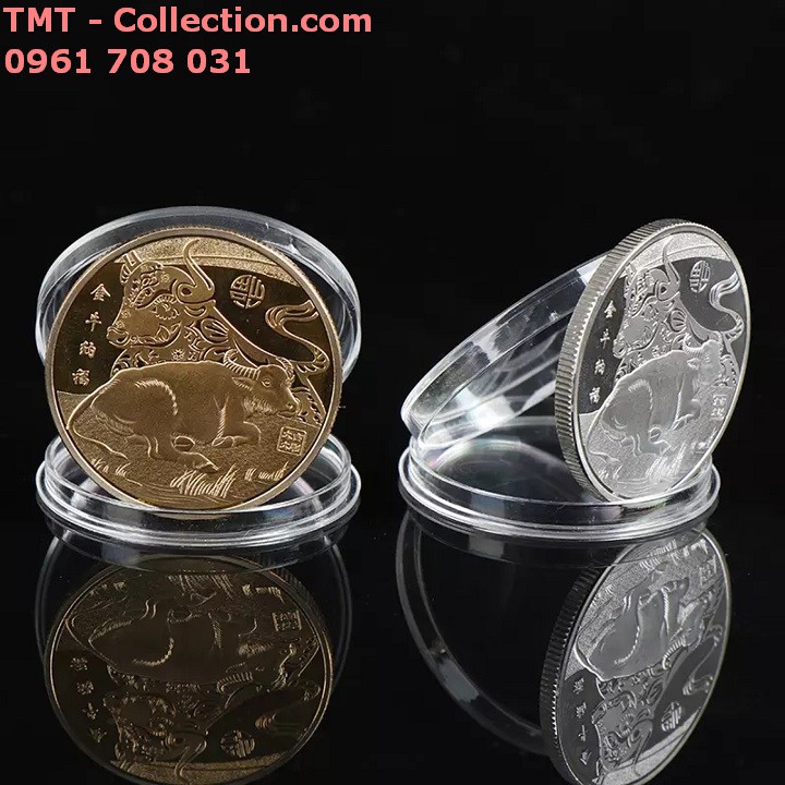 [HCM]Cặp Xu con Trâu Mạ Vàng Bạc tặng túi gấm đường kính của xu là 4cm màu niken mạ vàng dùng để trang trí bàn sách bàn làm việc xỏ lỗ đeo dây hoặc bỏ vào túi mang theo bên mình - TMT Collection - SP002377