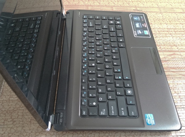 Laptop Asus K42J / Intel Core i5 480M 2.7Ghz / Ram 4G / Ổ cứng HDD 320G / Màn hình 14 inch HD / Windows 10 Pro / Tặng kèm cặp + chuột không dây