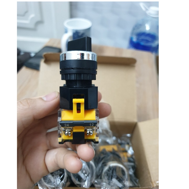 Công tắc xoay LA38 2 vị trí phi 22