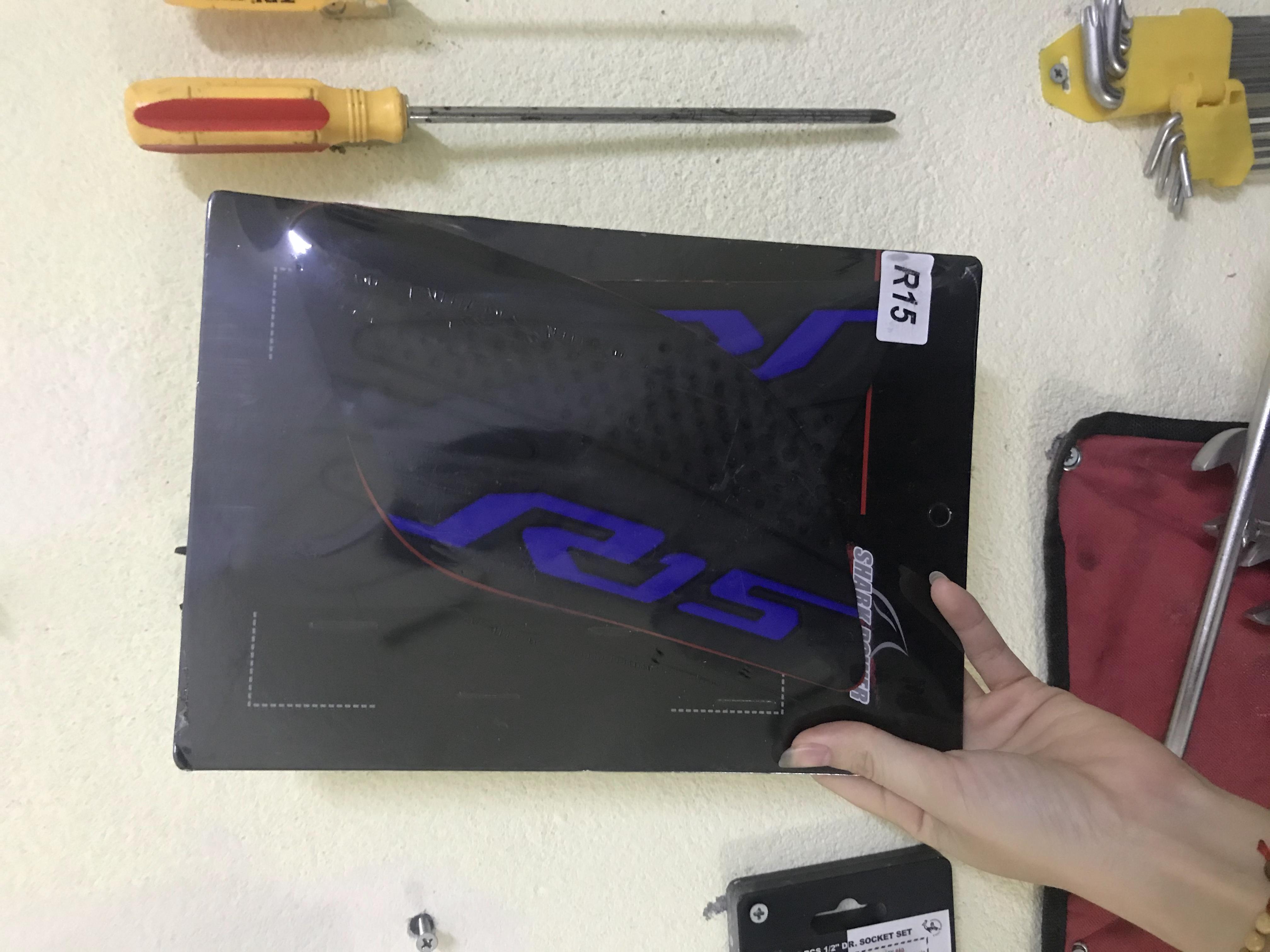Dán chống trượt bình xăng R15