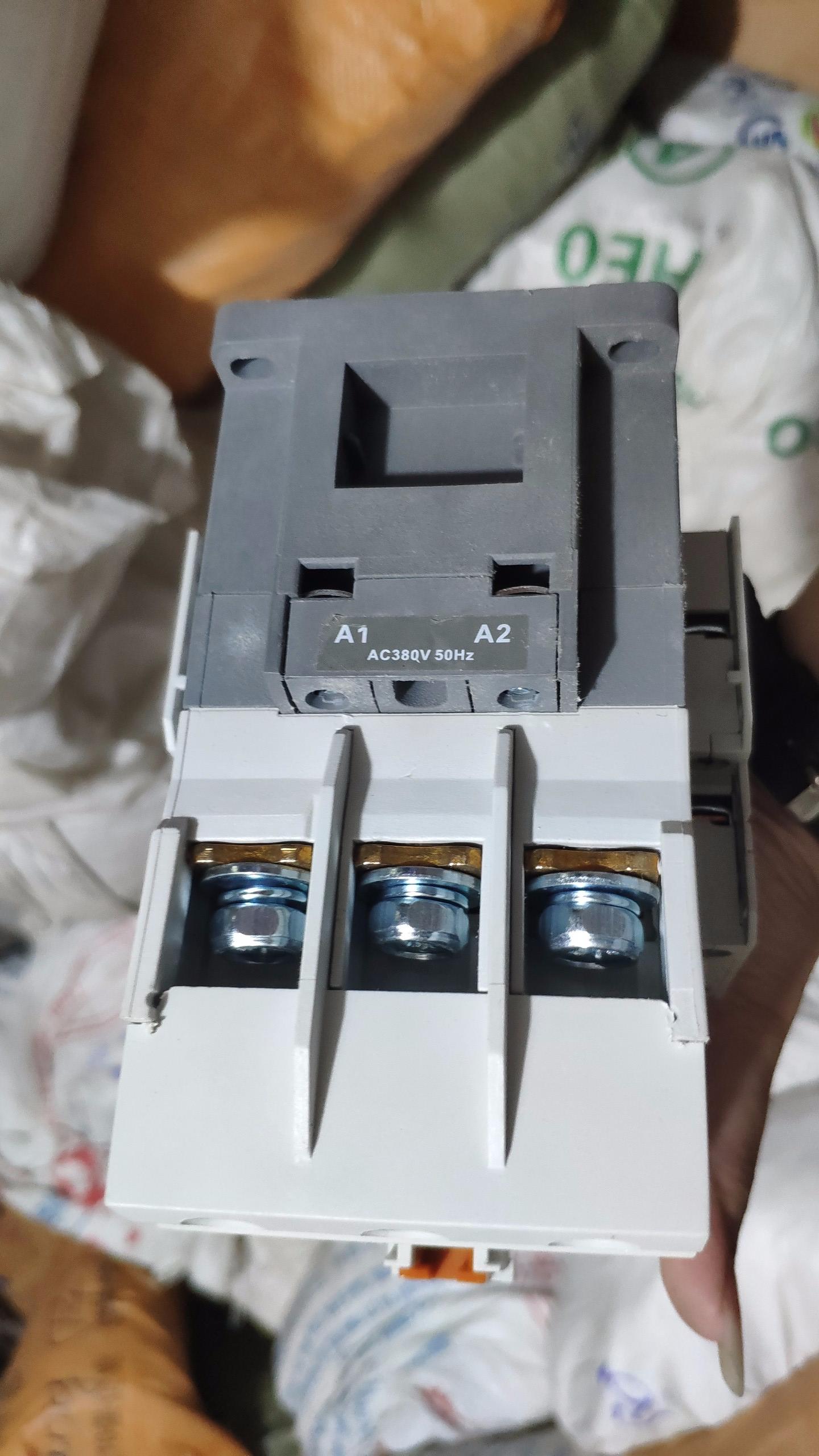 Khởi động từ MC 40A