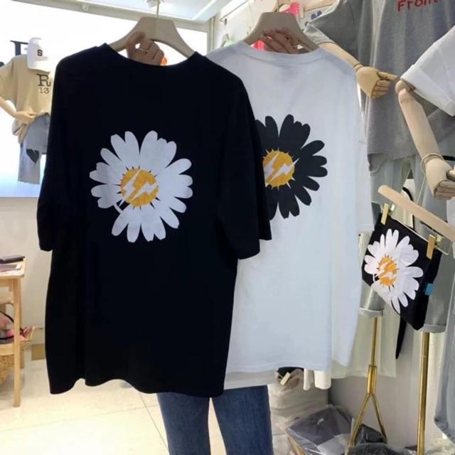 Áo thun nữ họa cúc unisex, form rộng