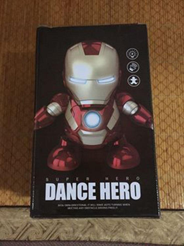 Robot Iron man dancing-Tự nhảy múa có đèn led,có nhạc....