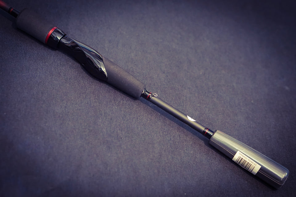 CẦN CÂU LURE MÁY ĐỨNG DAIWA TORNADO