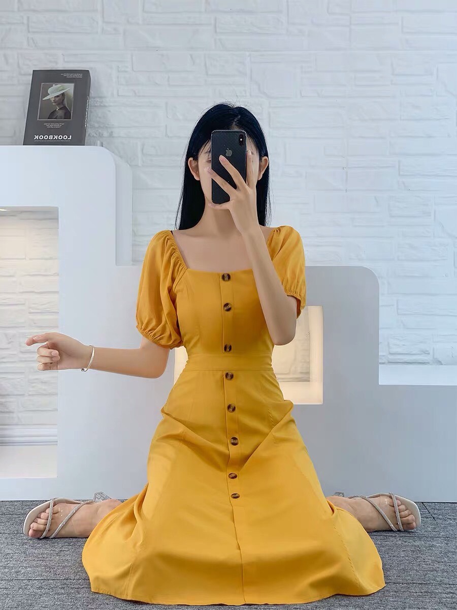 [HCM]ĐẦM VÀNG XÒE NHẸ ĐÍNH NÚT SIÊU XINH