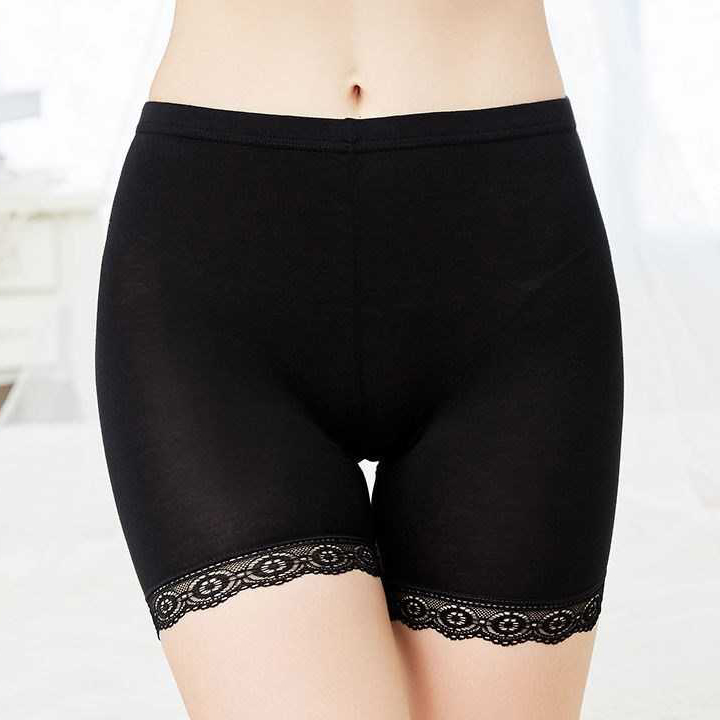 Quần đùi cotton mặc trong váy viền ren