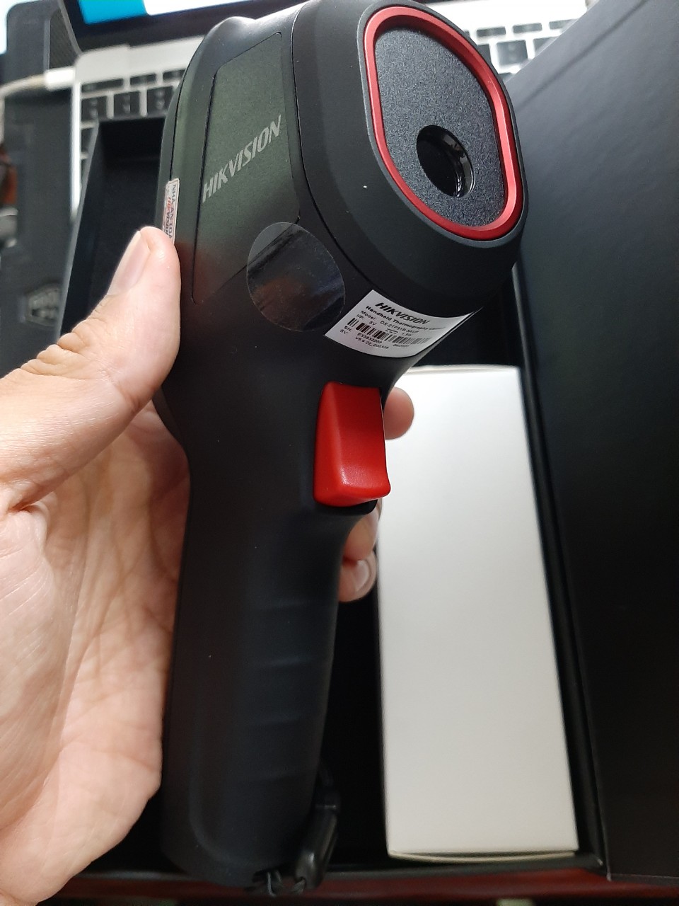 Camera thân nhiệt HIKVision DS-2TP31B-3AUF