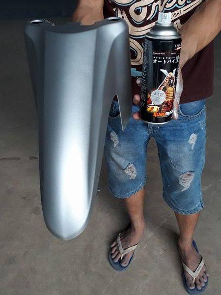 Sơn xịt Samurai màu bạc 124