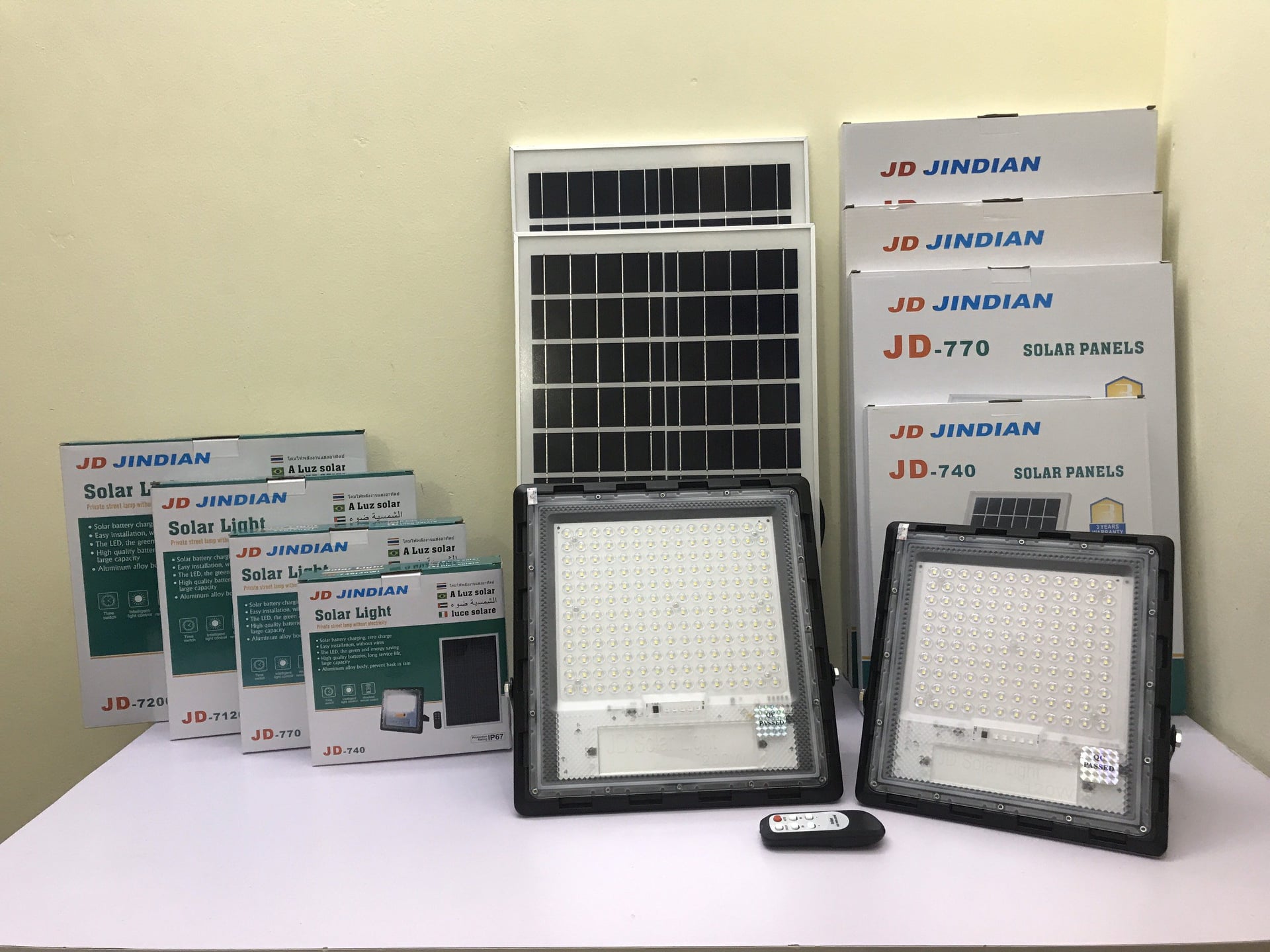 Đèn led siêu sáng năng lượng mặt trời 40w - JD740