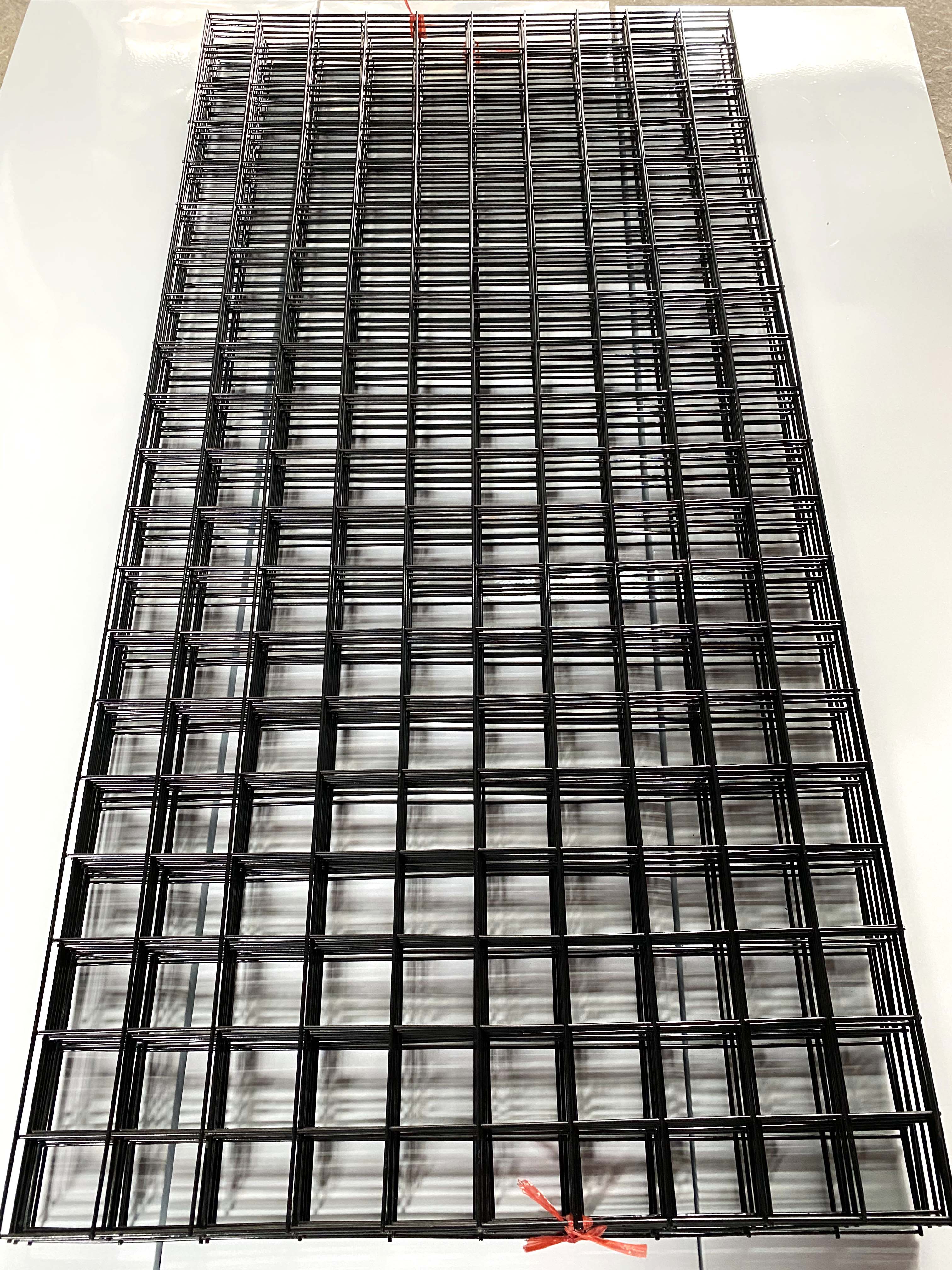 Lưới sắt treo đồ màu đen rộng 50cm x dài 100cm sơn tĩnh điện ô vuông