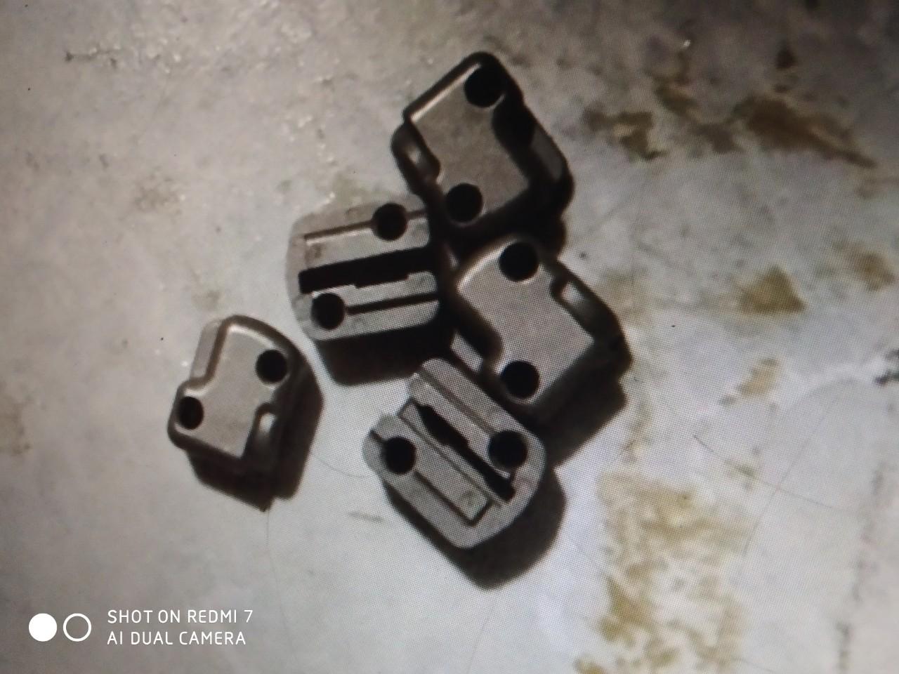Mõm lưỡi máy cưa sọc makita 4327