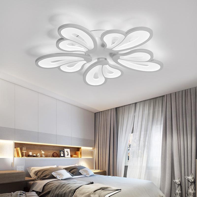 Đèn áp trần hiện đại 5 cánh V23. Bảo hành:12 tháng Bao gồm 1 điều khiển. Xuất xứ:Nhập khẩu