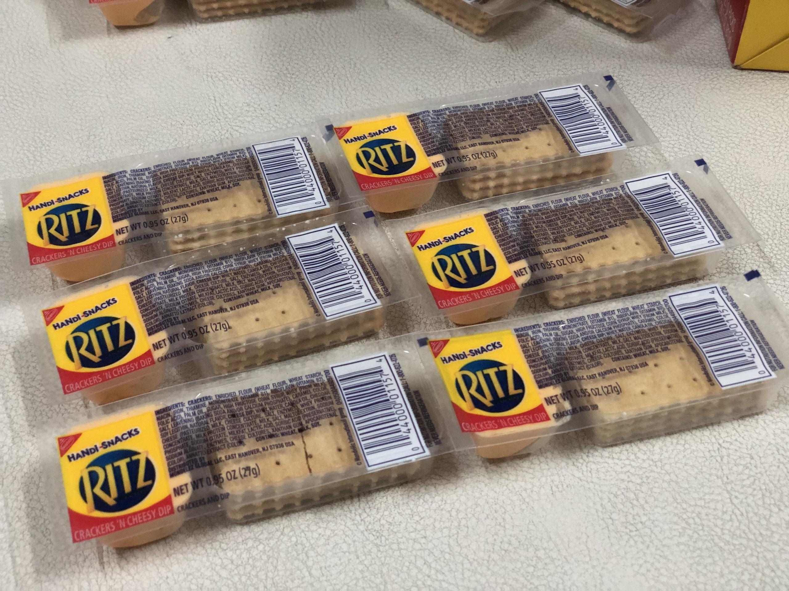 Bánh Ritz chấm phô mai