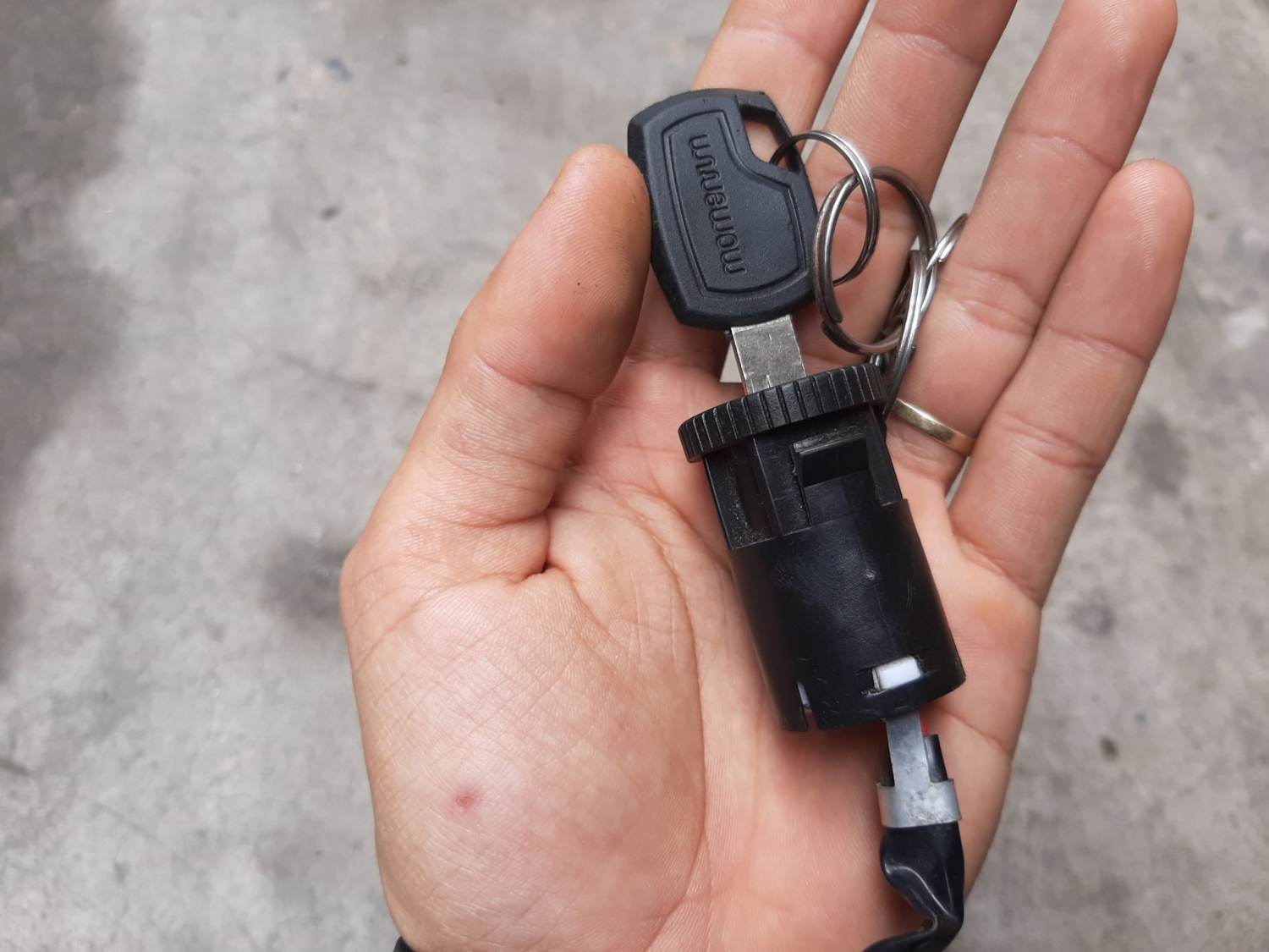 Ổ khoá xe máy điện. xe điện 133m 2in1 chất lượng