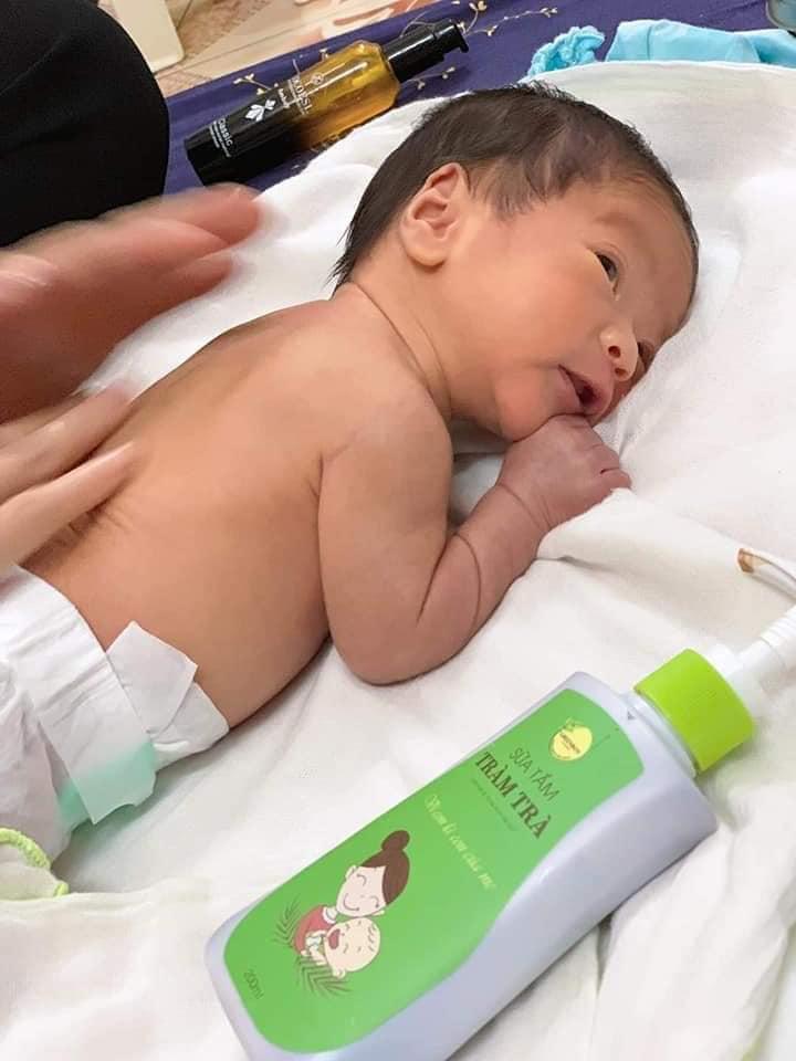 SỮA TẮM TRÀM TRÀ GREENBON CHO BÉ