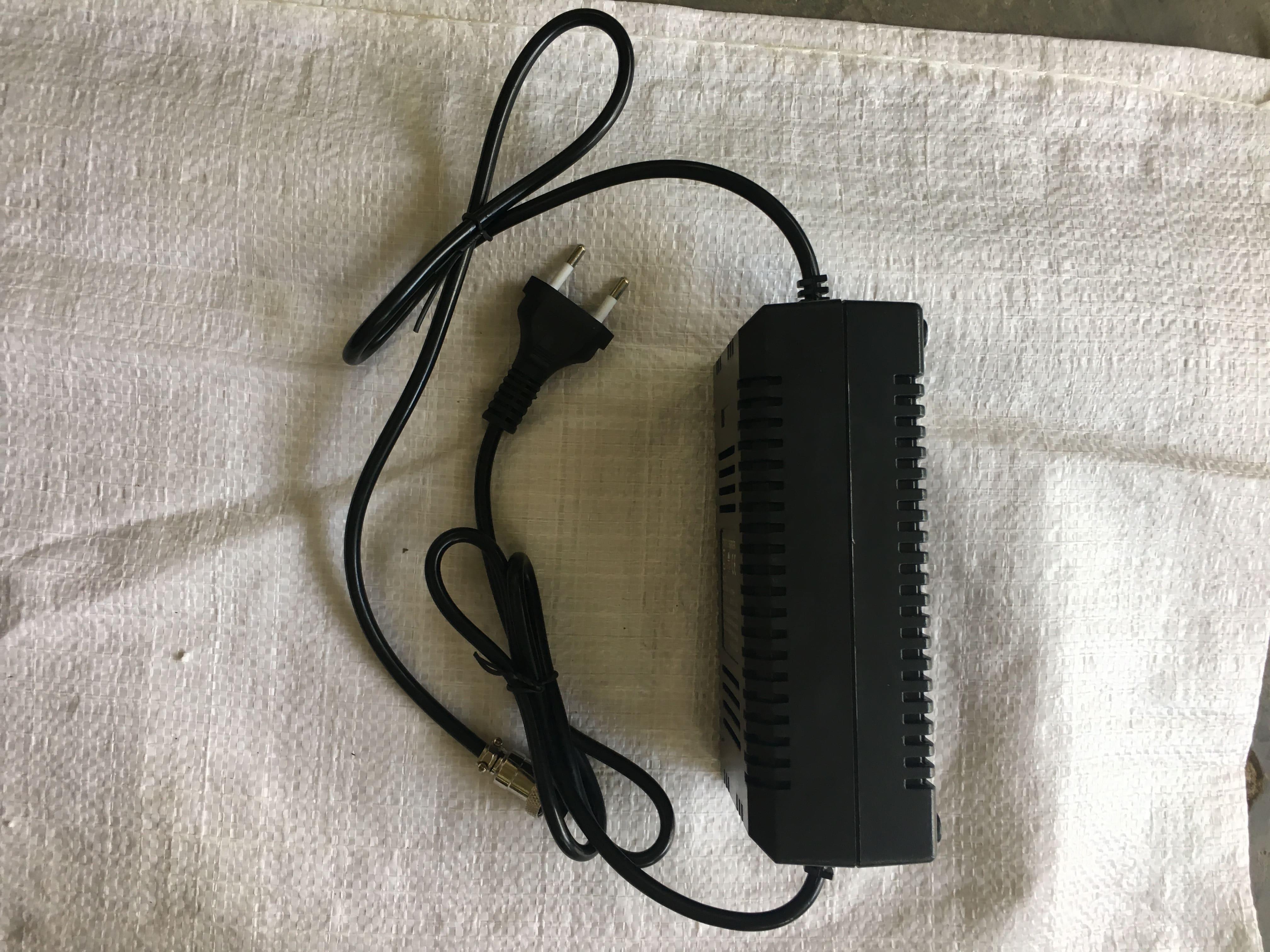 Sạc xe điện Escooter 24V