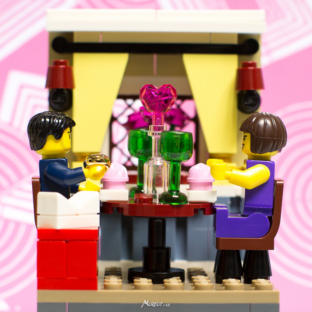 LEGO 40120: Seasonal Valentine's Day Dinner