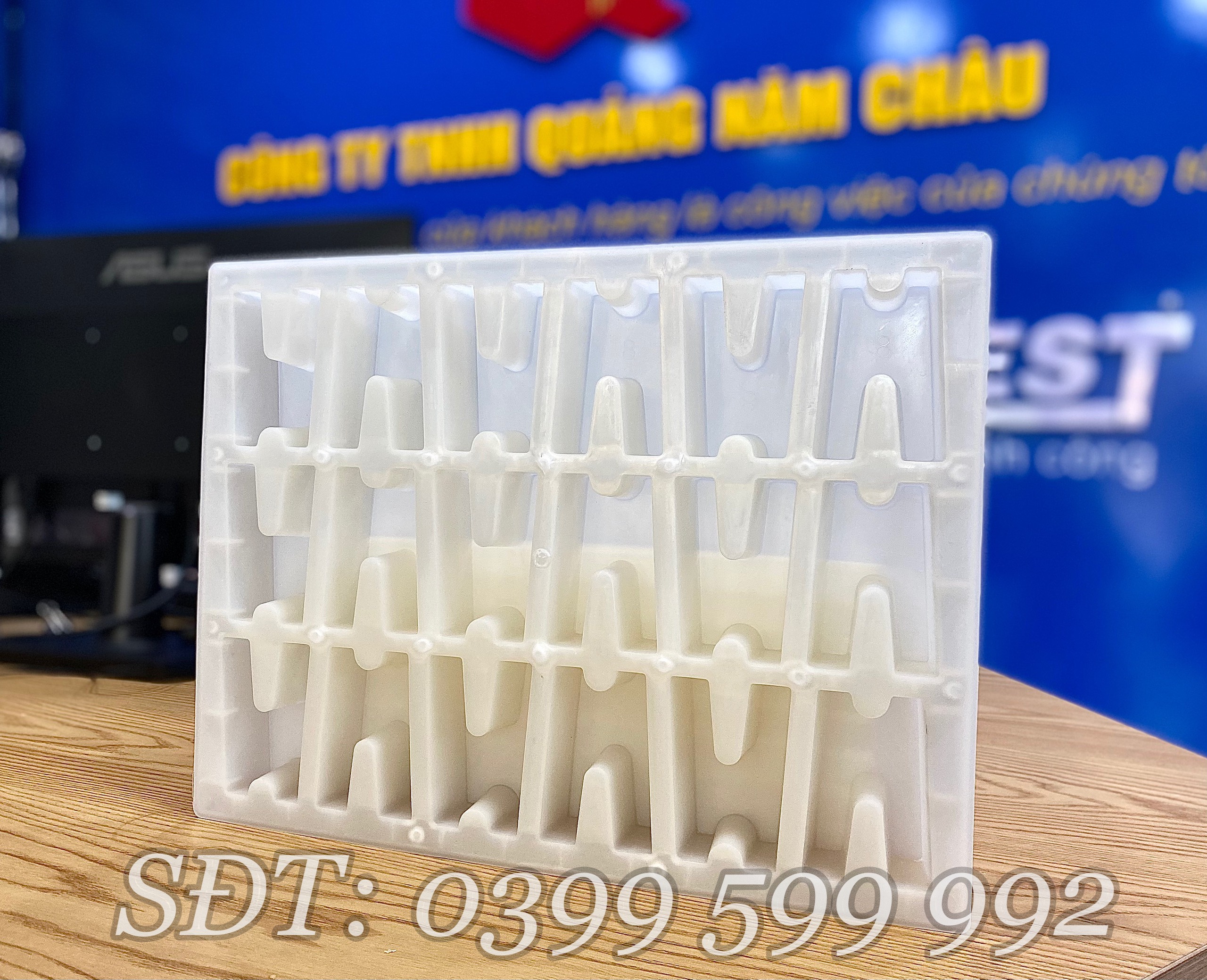 Khuôn đúc con kê bê tông H08 (18 viên)