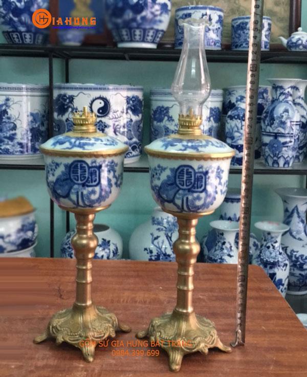 Đèn dầu thờ chân đồng Gốm sứ Gia Hưng Bát Tràng
