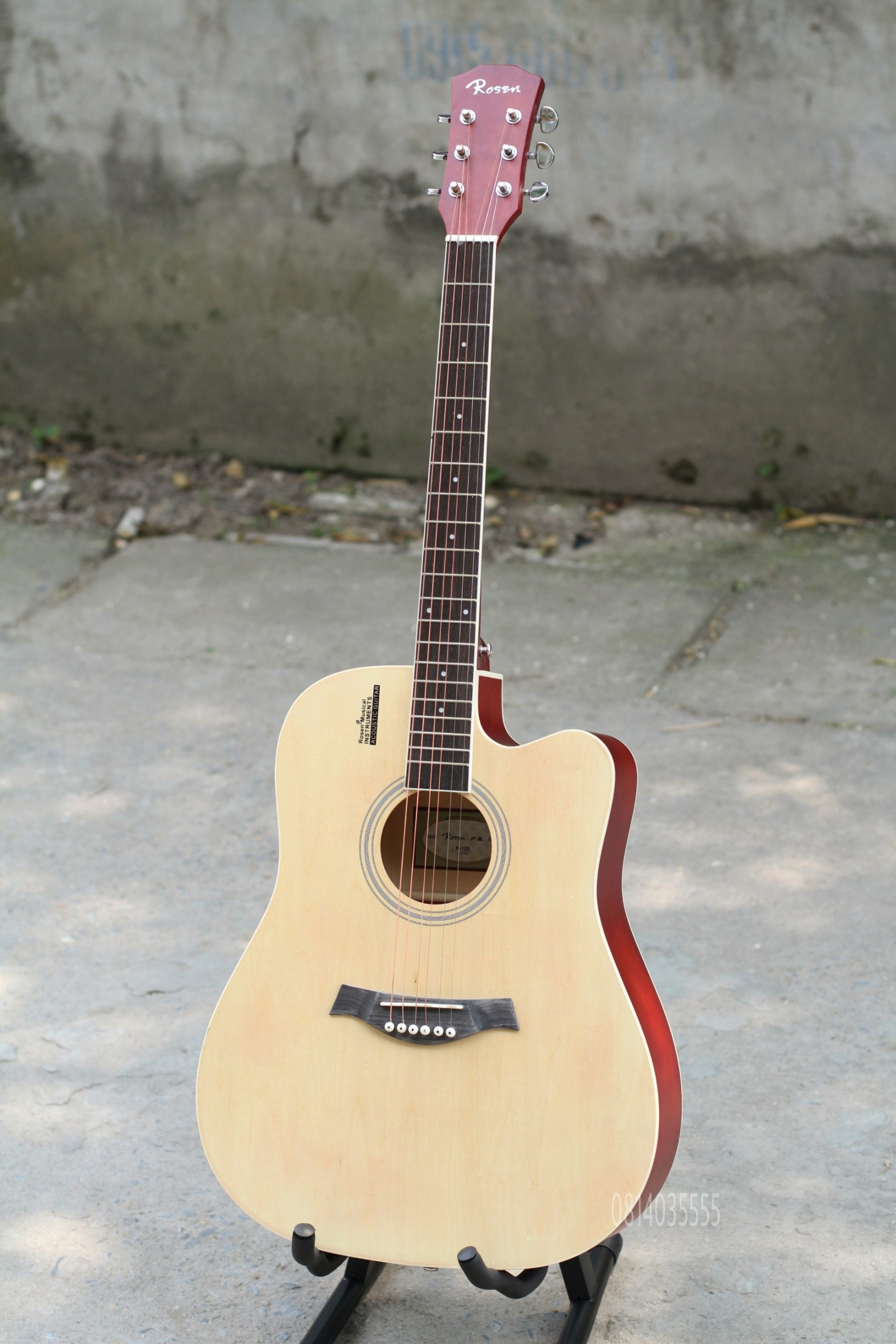 Guitar Rosen R135