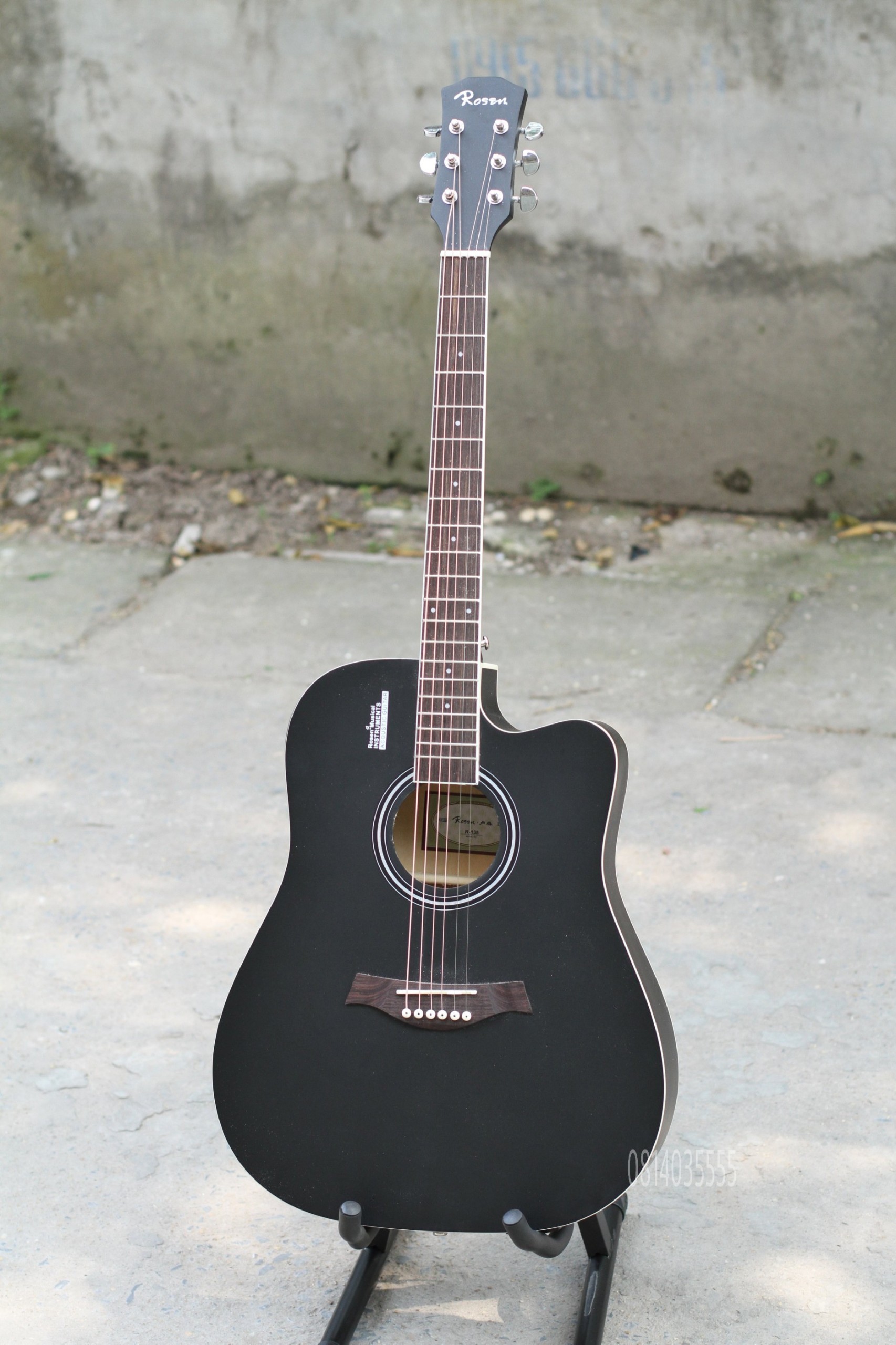 Guitar Rosen R135