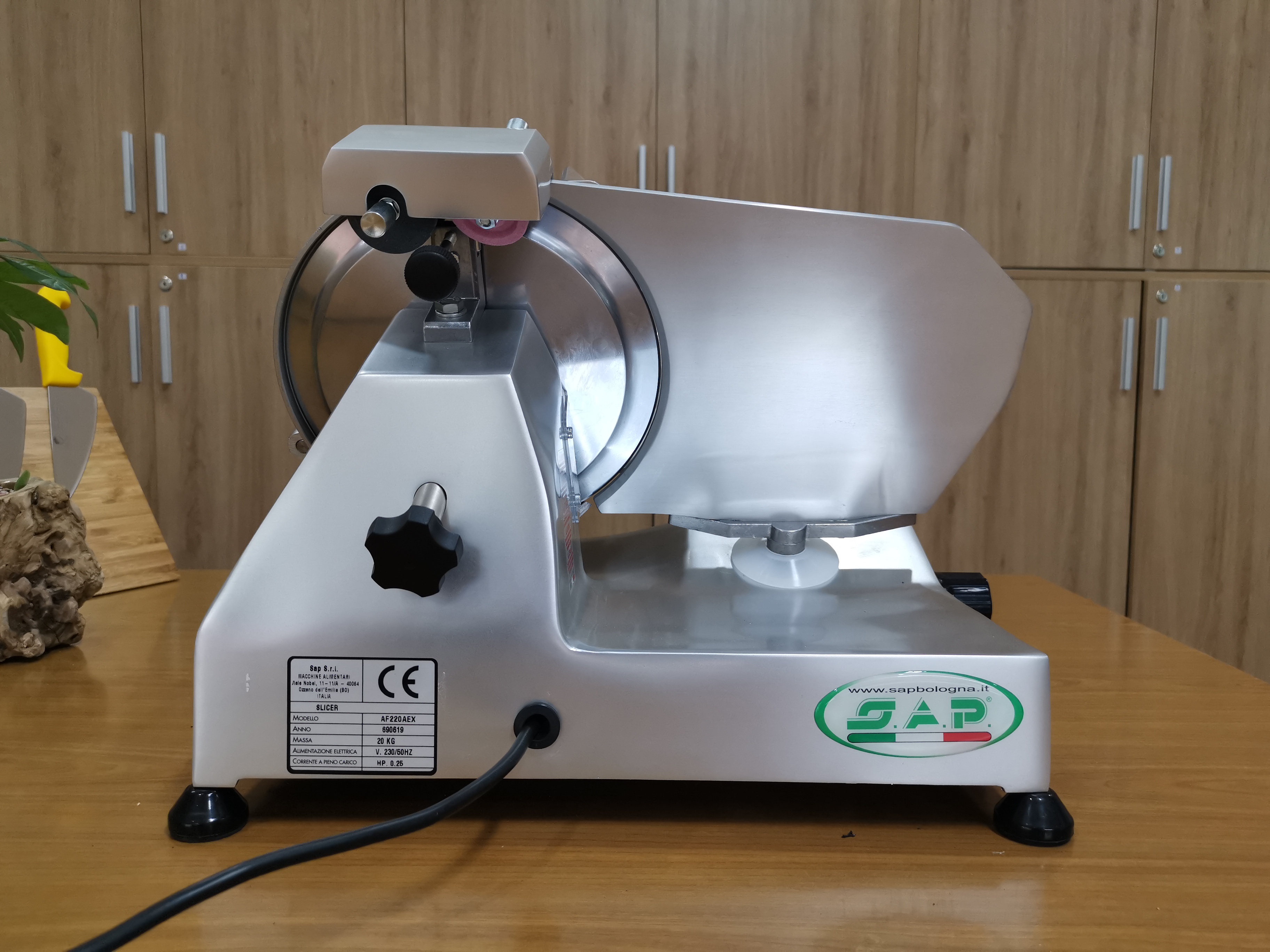 Máy thái thịt lát SAP AF220AEX (Made in Italy)