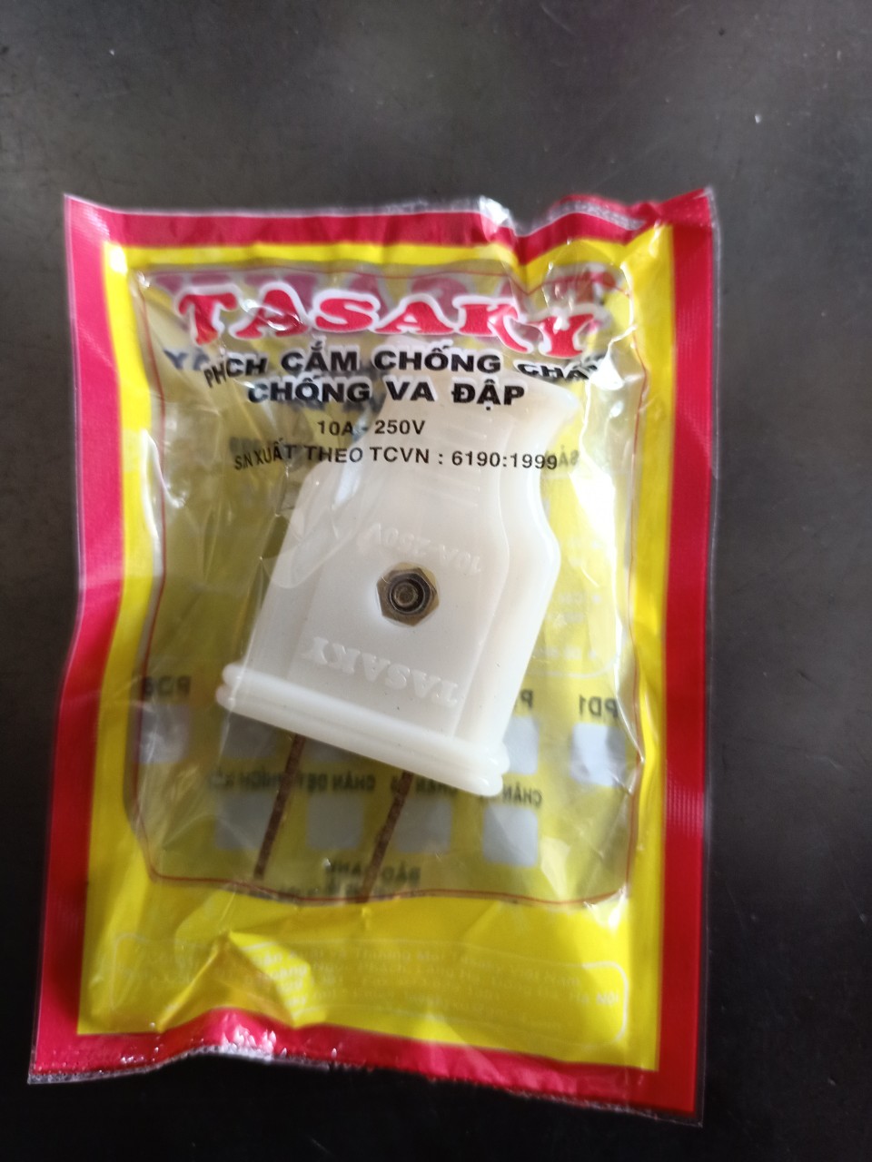 Phích cắm chân dẹp tasaki