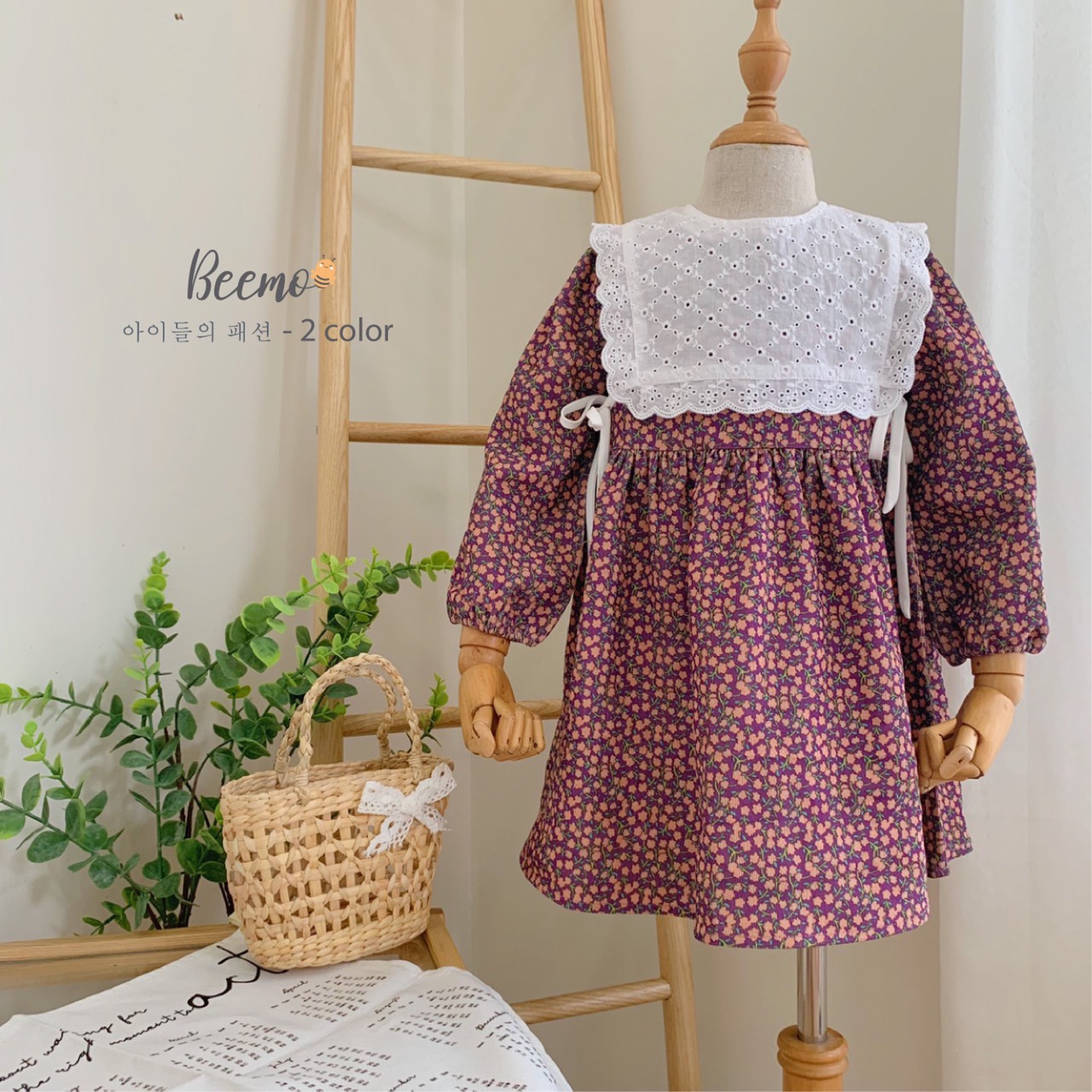 Set váy hoa và yếm bé gái