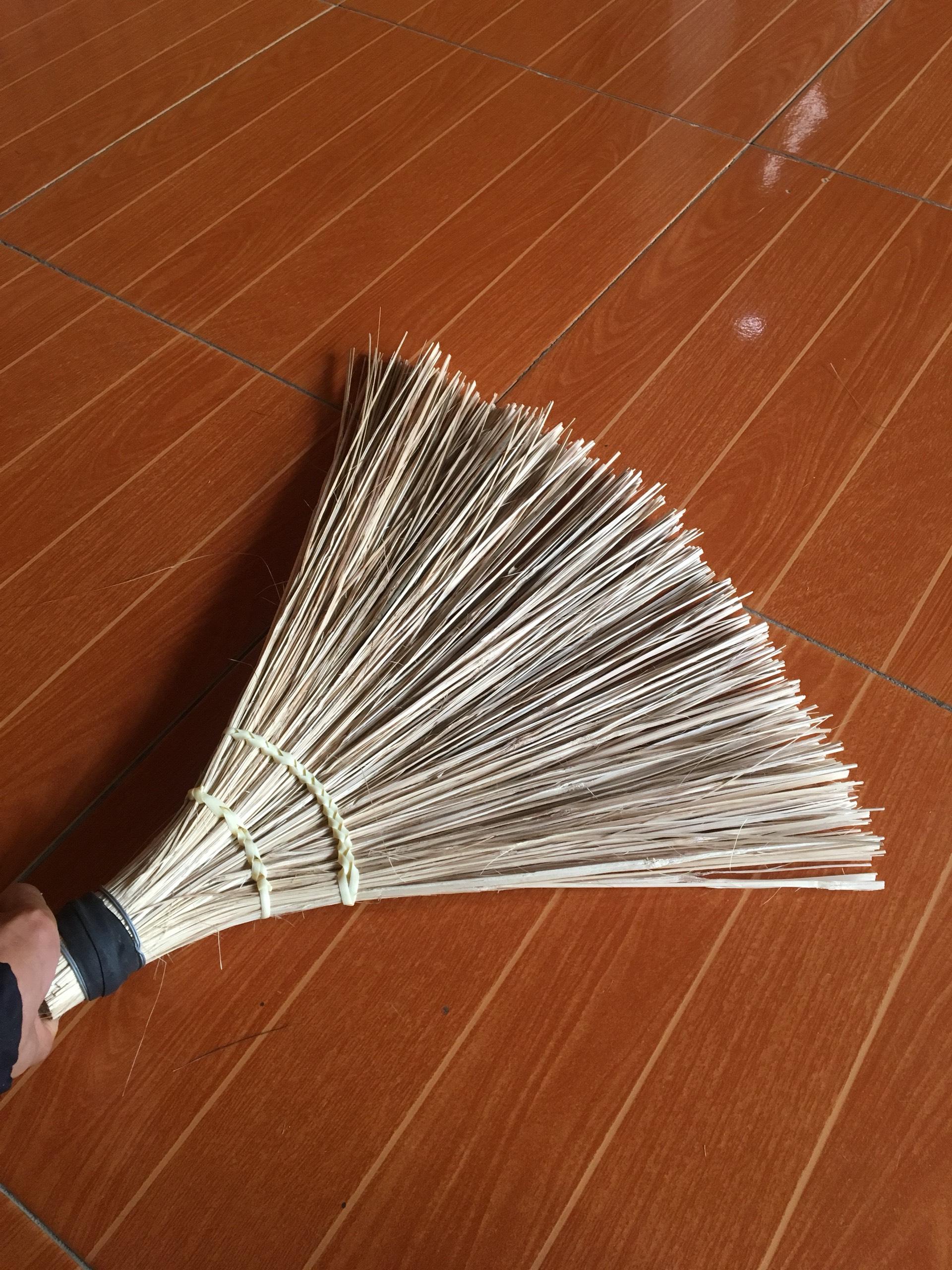 Chổi tre quét sân vườn