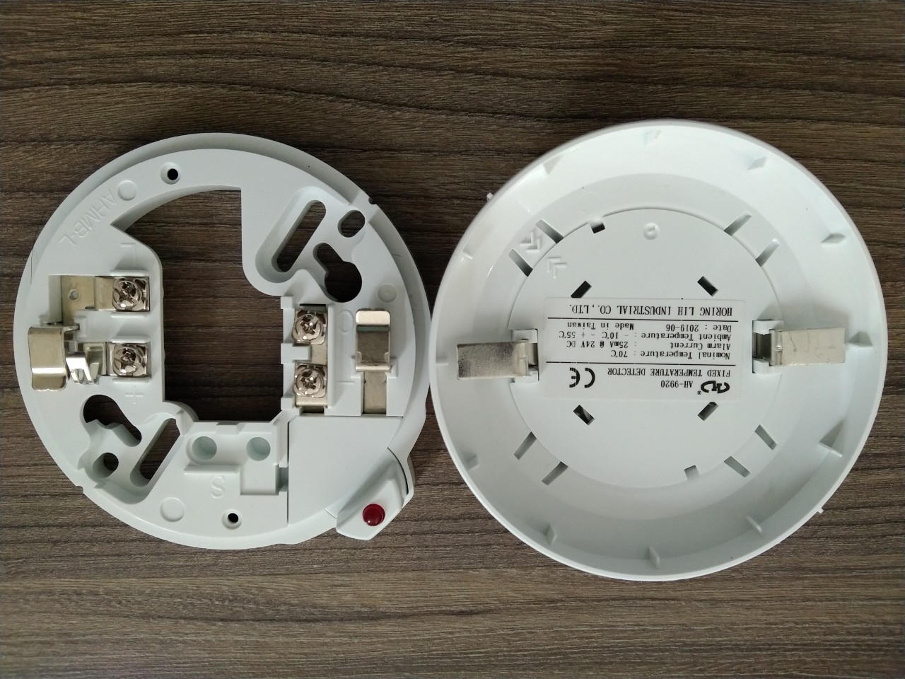 Đầu Báo Nhiệt Cố  Định 24V HORING AH-9920 có tem kiểm định-Dùng với hệ thống-tủ trung tâm báo cháy
